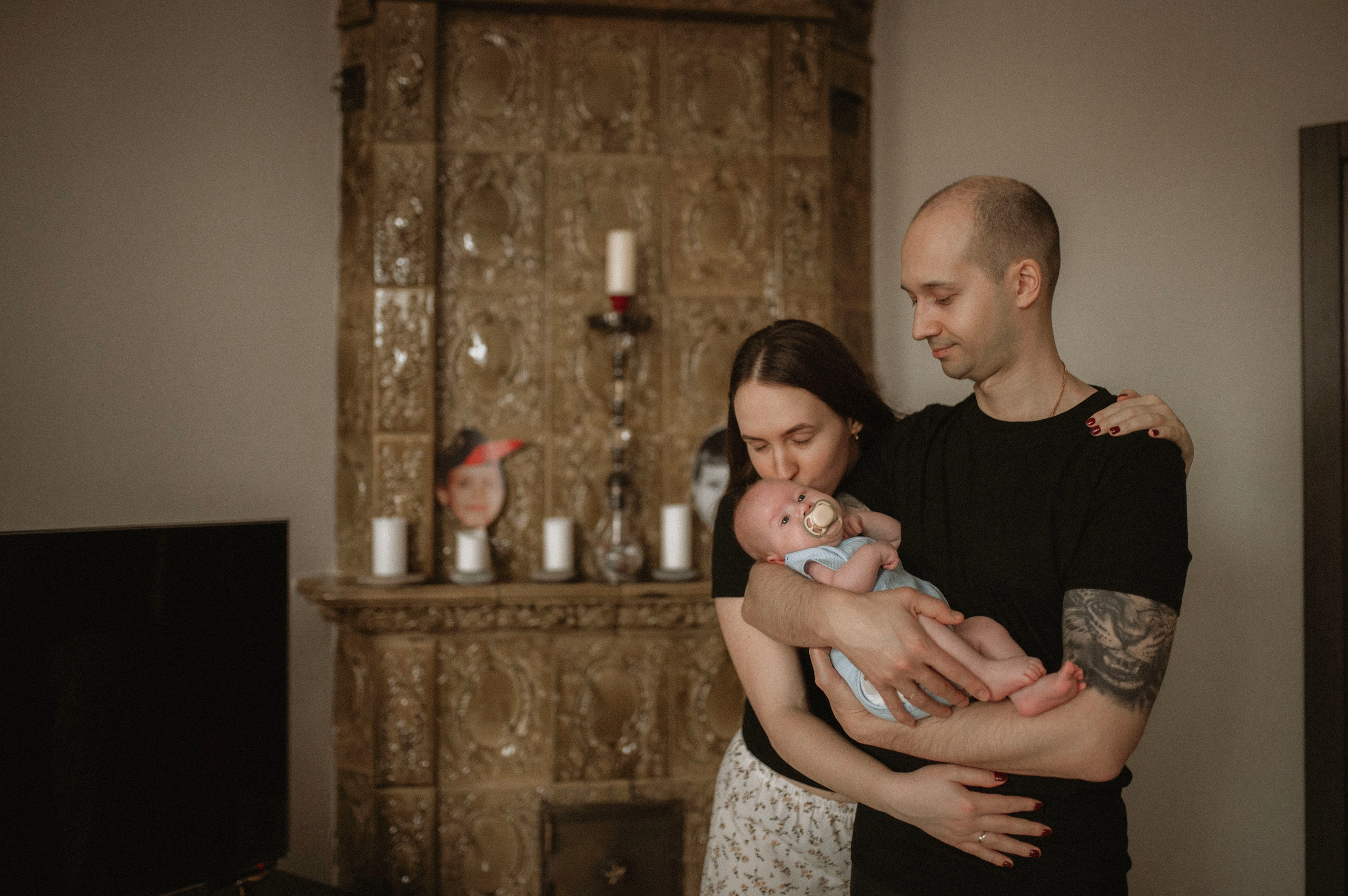 Семейная домашняя фотосессия. Профессиональный фотограф беременности в СПБ. Стильные фотосессии беременности в стиле минимализм и классическая фотография