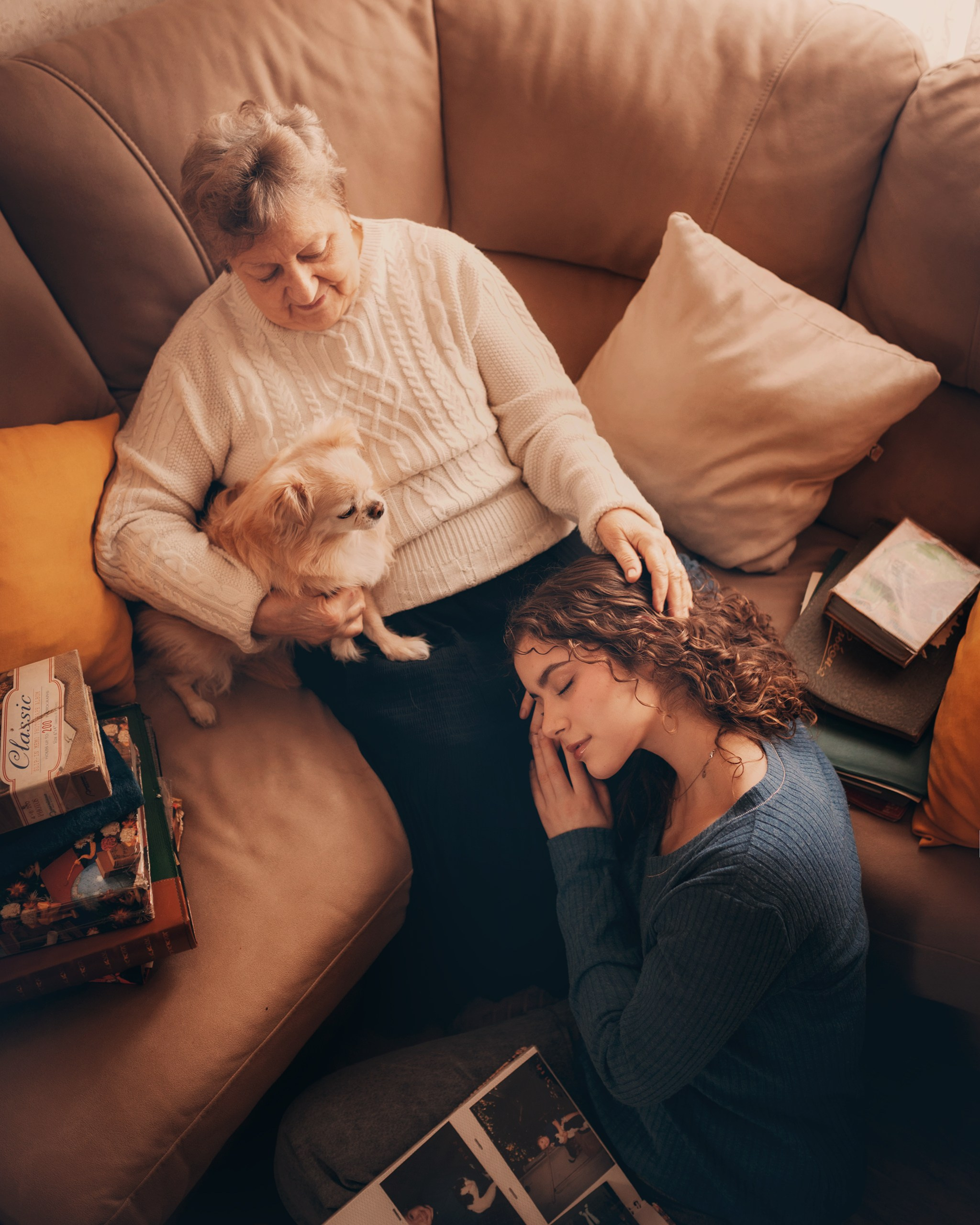 Домашняя фотосессия — бабушка с внучками. Детский и семейный фотограф Елена Михайлова в Москве
