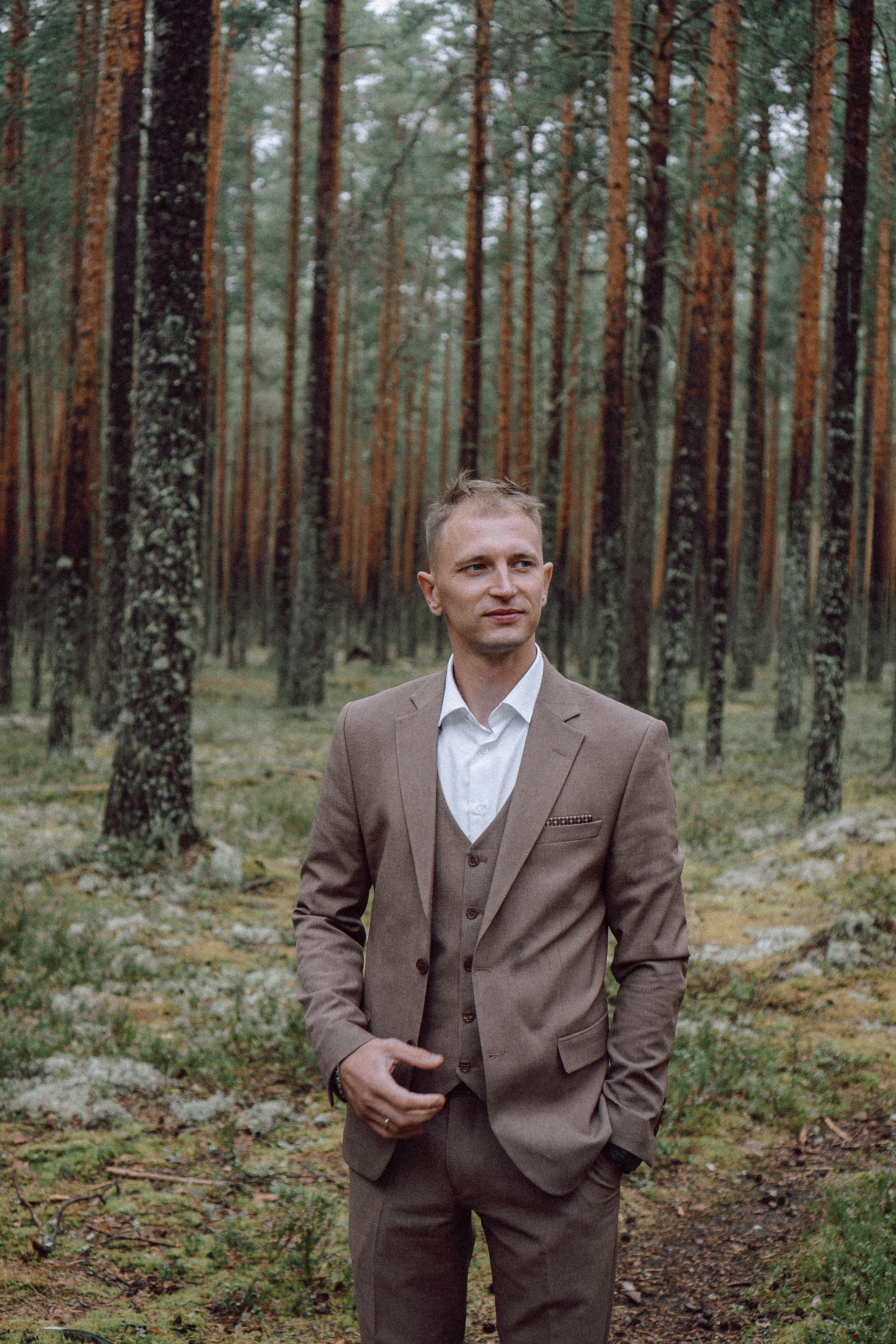 СВАДЕБНАЯ ФОТОСЕССИИЯ ПАРЫ В ГОРОДЕ ПРИОЗЕРСК В СОСНОВОМ ЛЕСУ И С ПИКАПОМ. Профессиональный фотограф, Санкт-Петербург — Виктория Богомолова