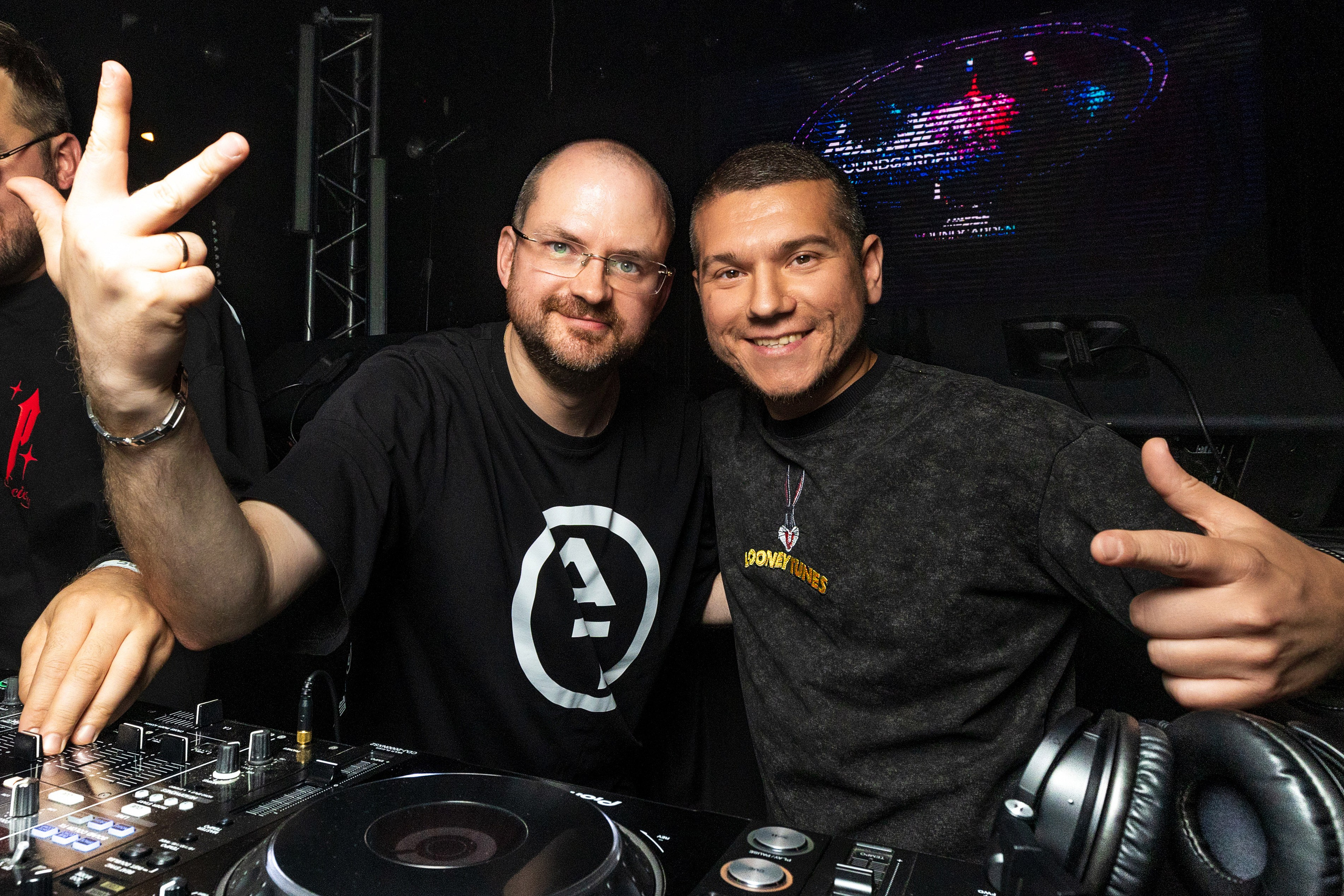 System Reality: Glow! в клубе Фабрика, Екатеринбург. Репортажный фотограф Екатеринбург | Яркий, качественный репортаж | Концерты, клубы, репортаж, праздники, корпоративы