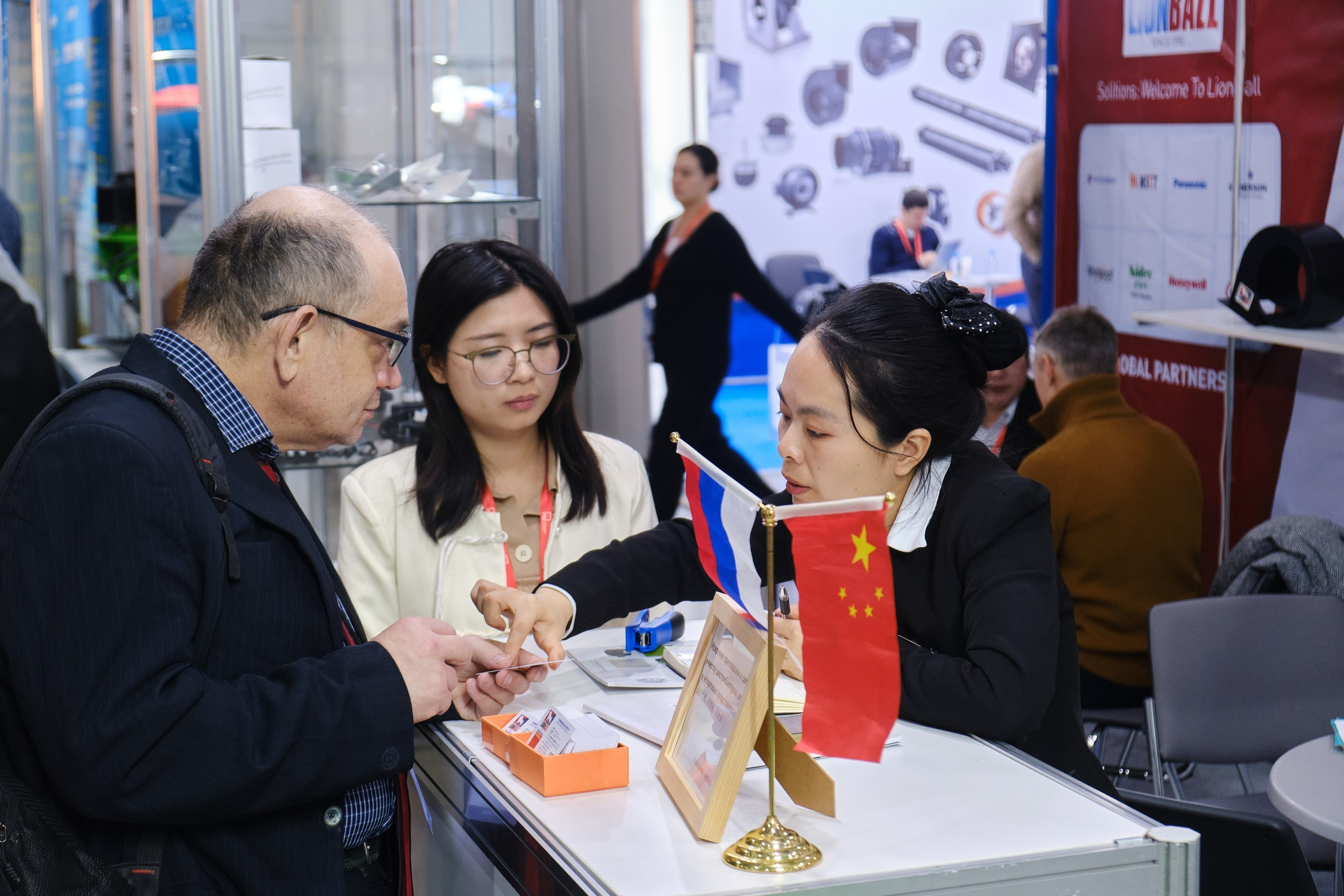 Выставки. Репортажный фотограф в Москве Денис Тамко