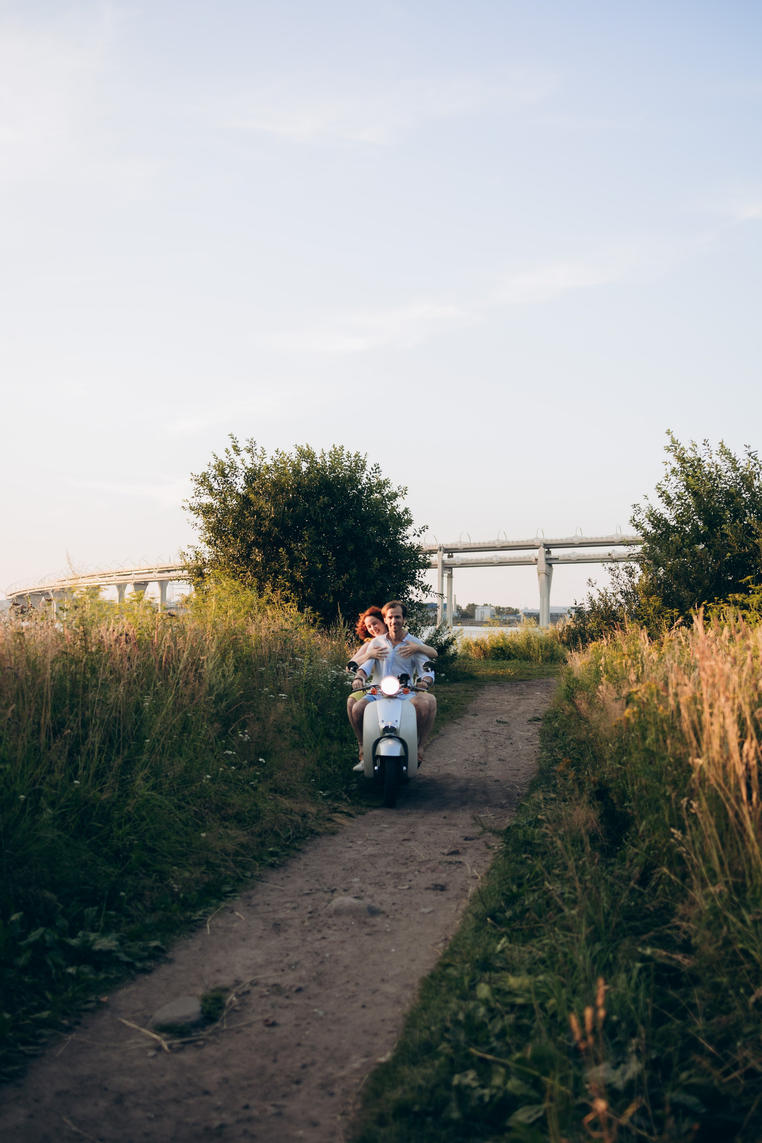 Фотосессия Love story c мопедом. Семейный и детский фотограф в Санкт-Петербурге Павлова Елена