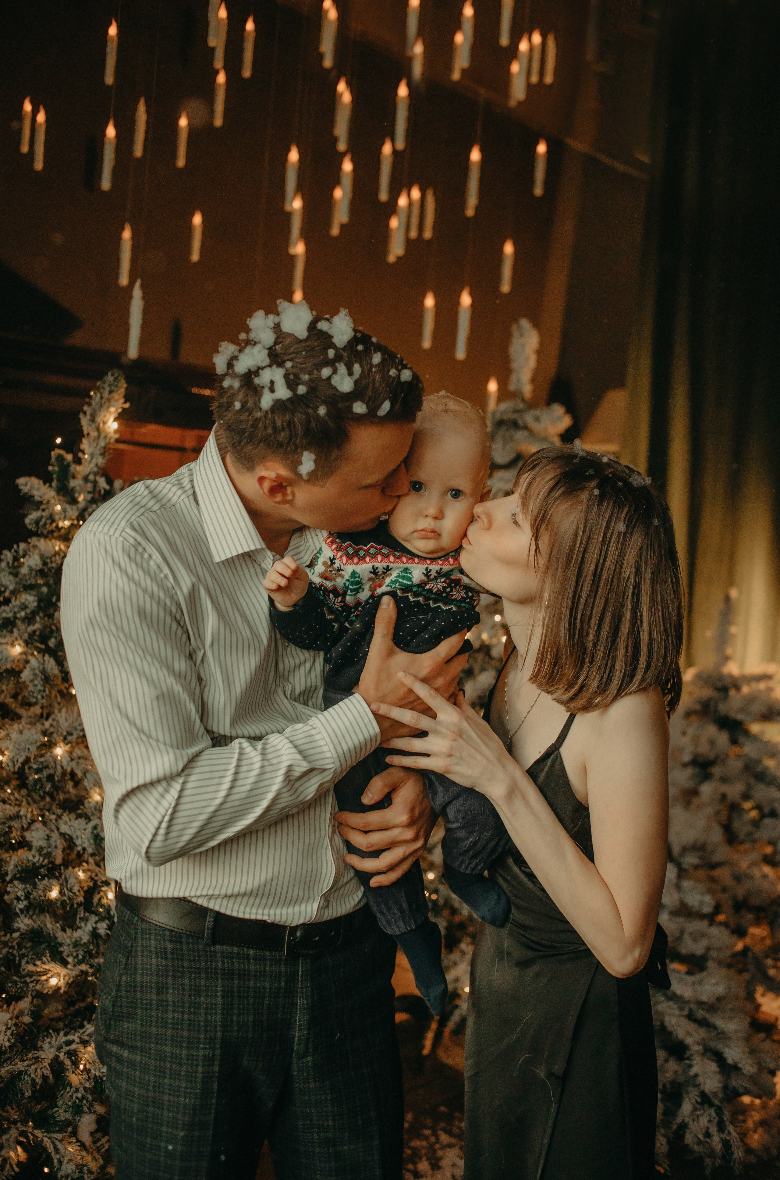 Семейные новогодние в темной студии 2024\2025. Фотограф в Краснодаре Евгения Михаевич