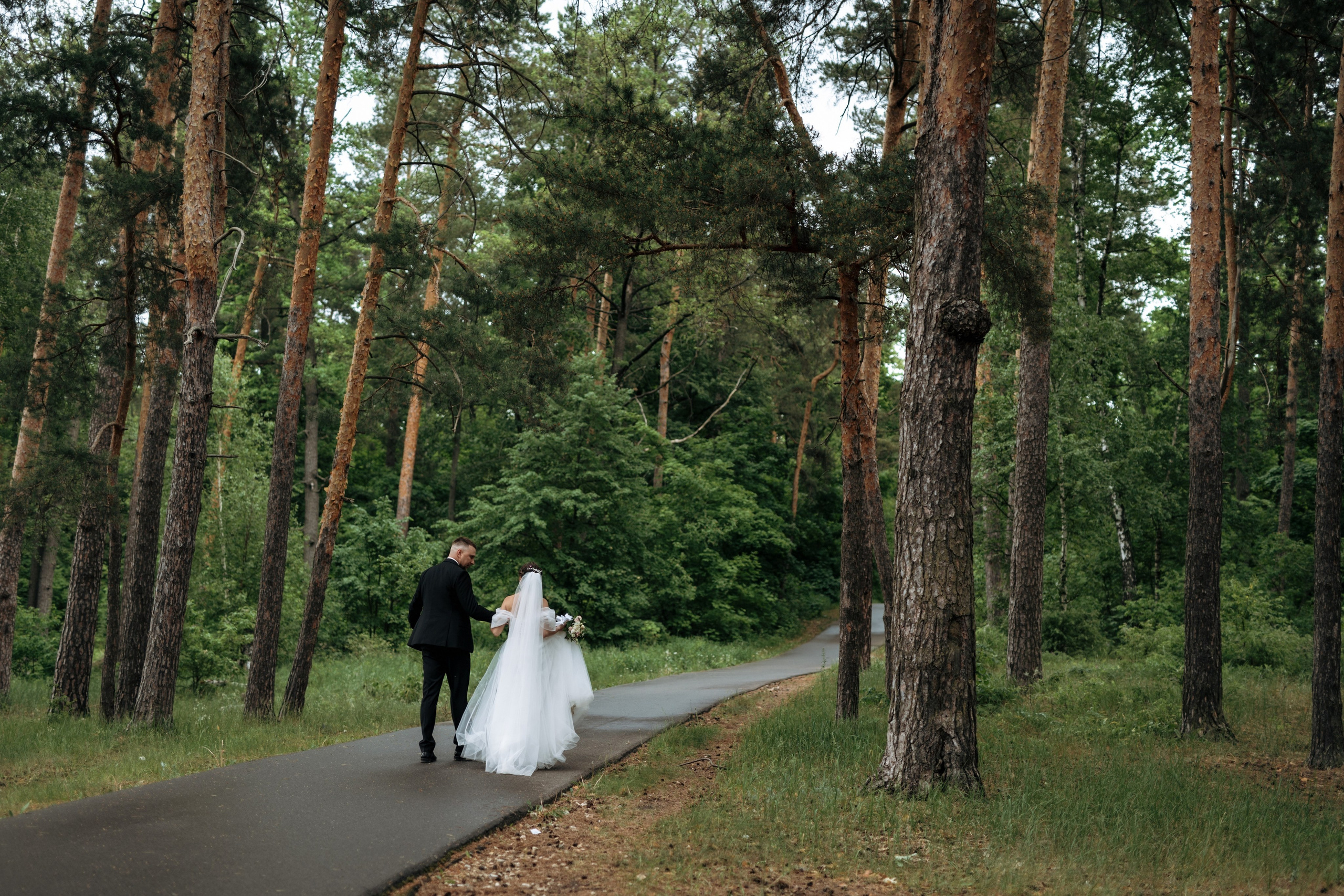 Свадебный день Яны и Максима, прогулка в лесу, Картинная галерея в Тамбове. Свадебный фотограф в Тамбове Павел Четвертков