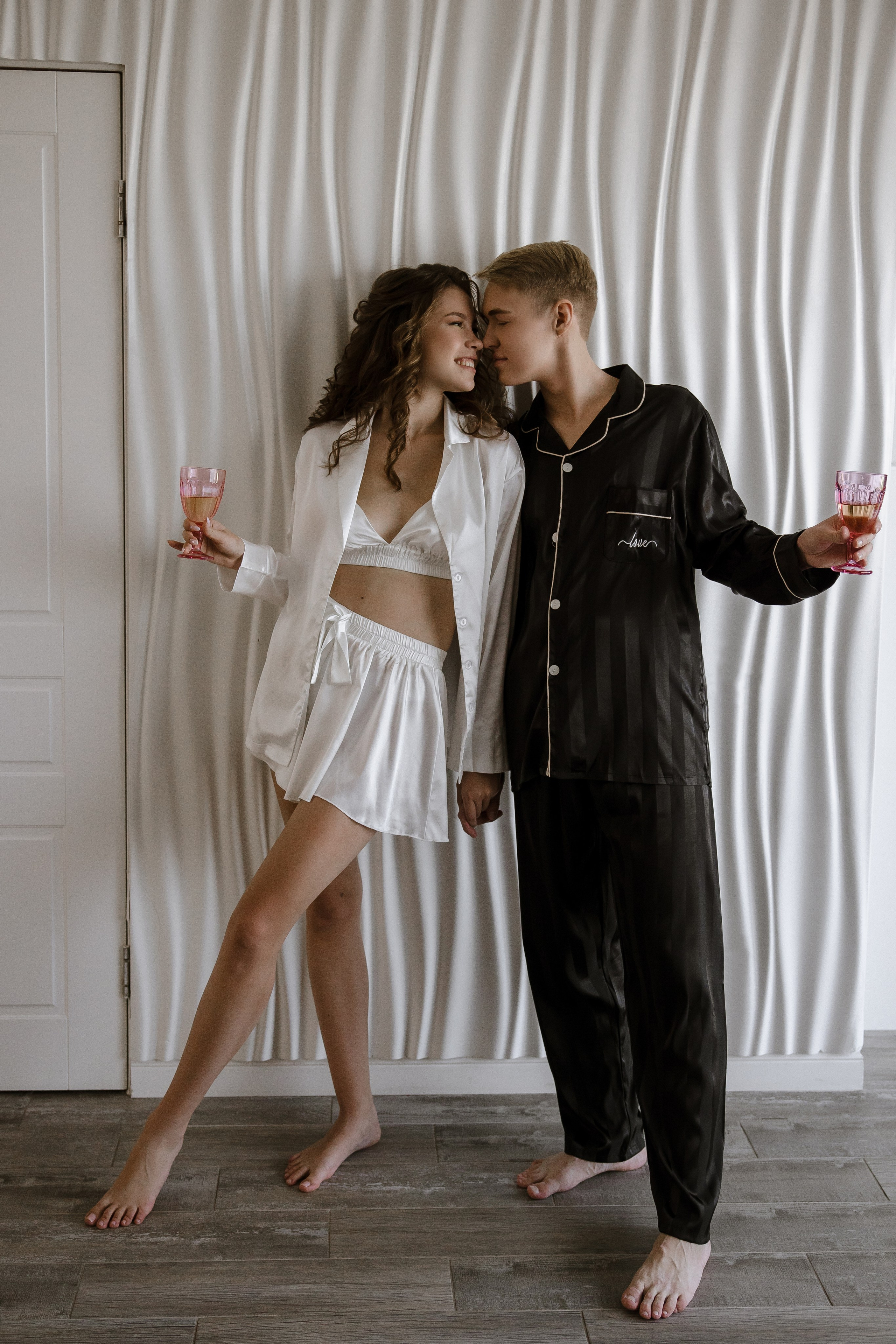 Яркая неоновая свадебная фотосессия в «Нет на карте». Свадебный и семейный фотограф в Самаре и Тольятти | Елена Топанцева