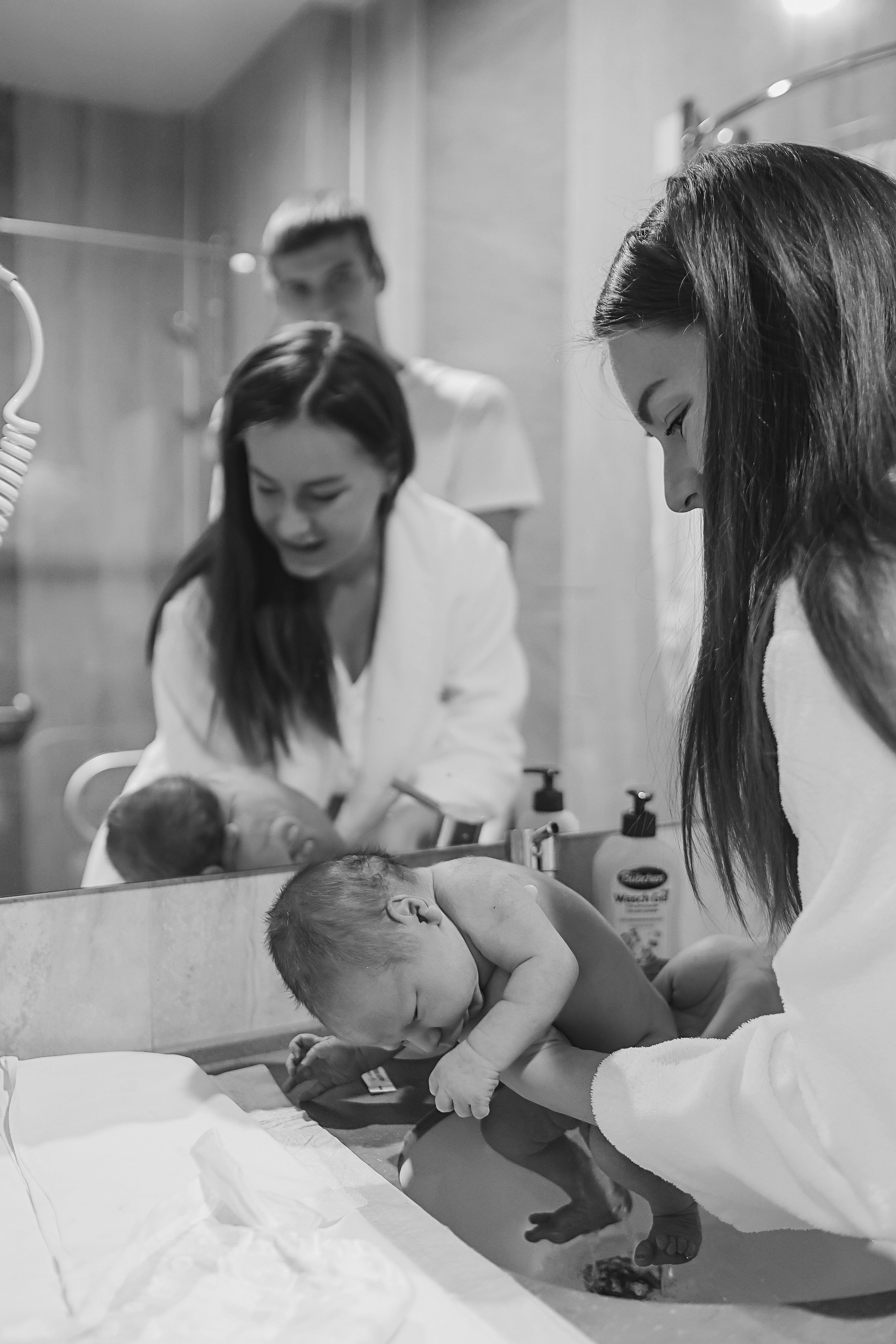 Выписка Мид. Семейный фотограф Тюмень, фотограф на роды Салмина Мария