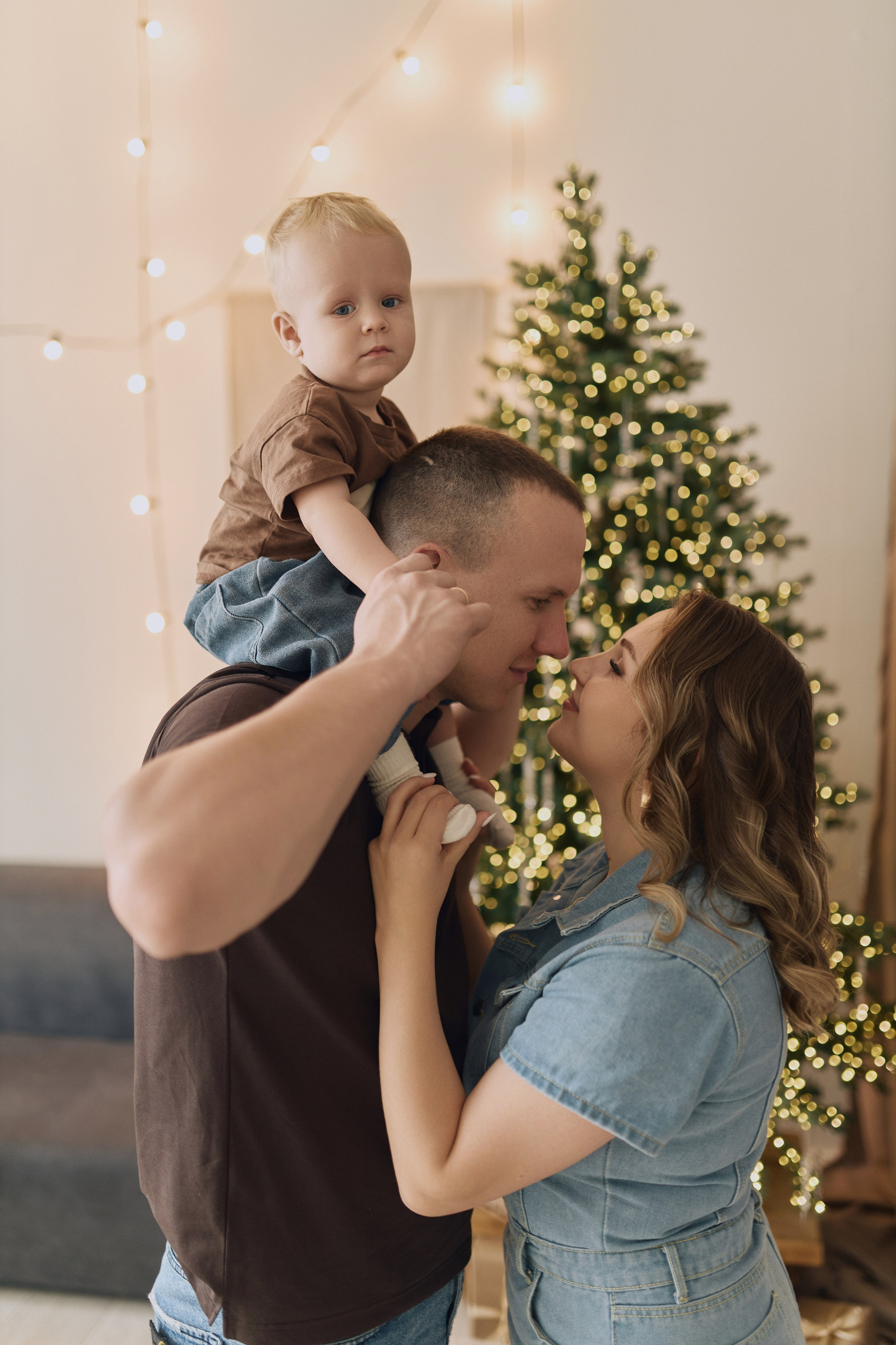 Семейная новогодняя фотосессия. Алина Каравайцева. Фотограф в городе Барнаул