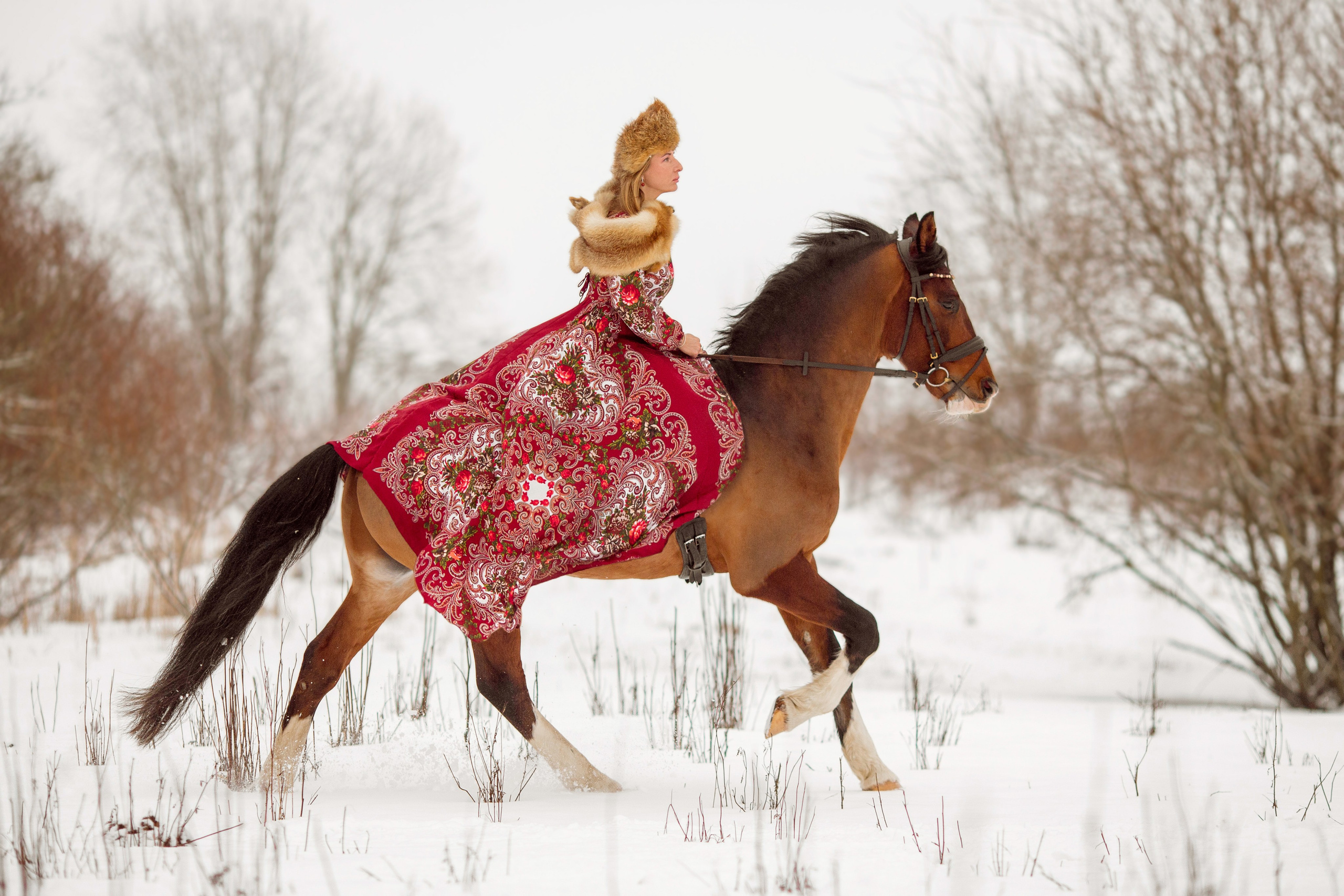 Фотосессия с лошадью в русском стиле