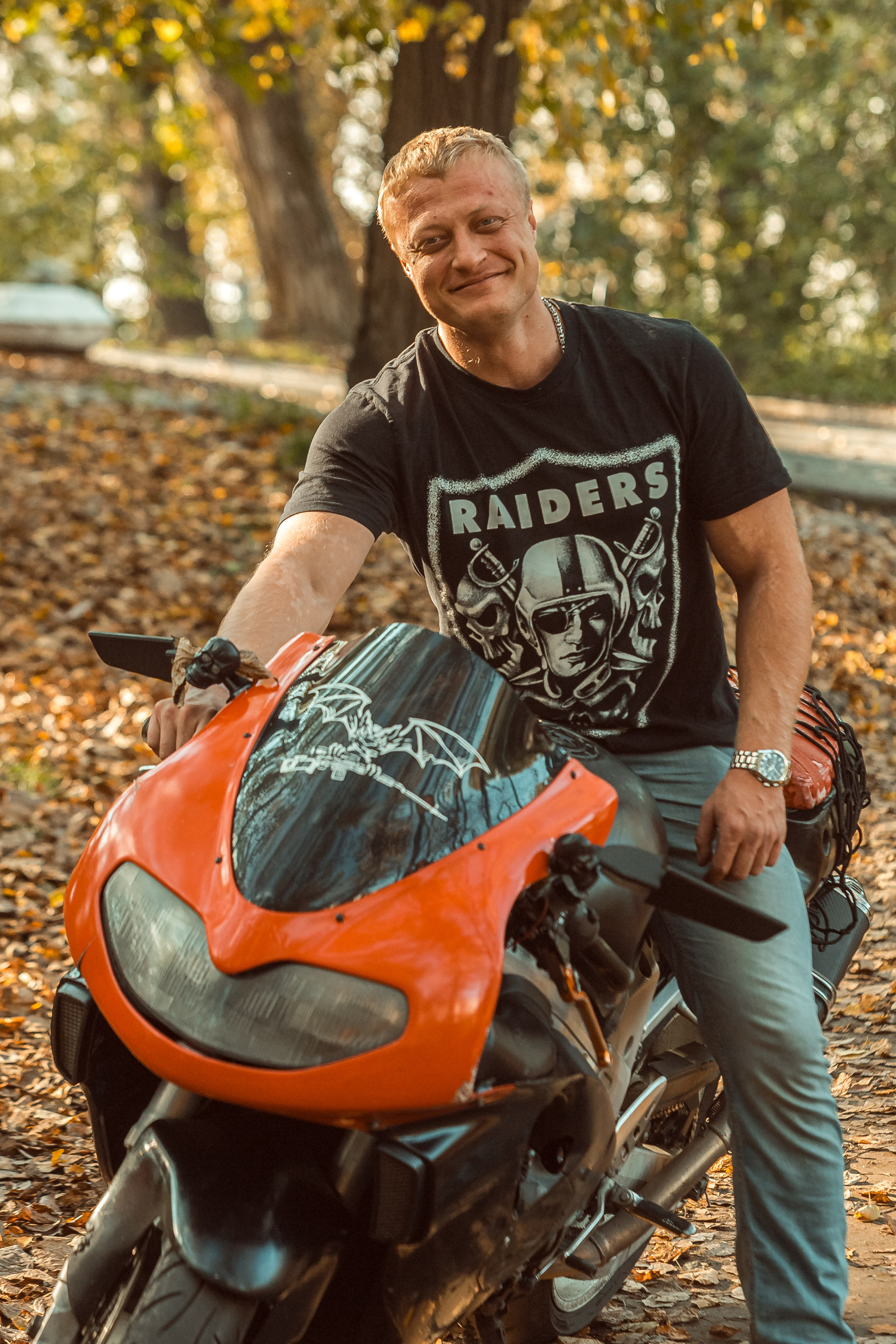 Сьемка на мотоцикле. Фотограф для маркетплейсов Михаил Бове