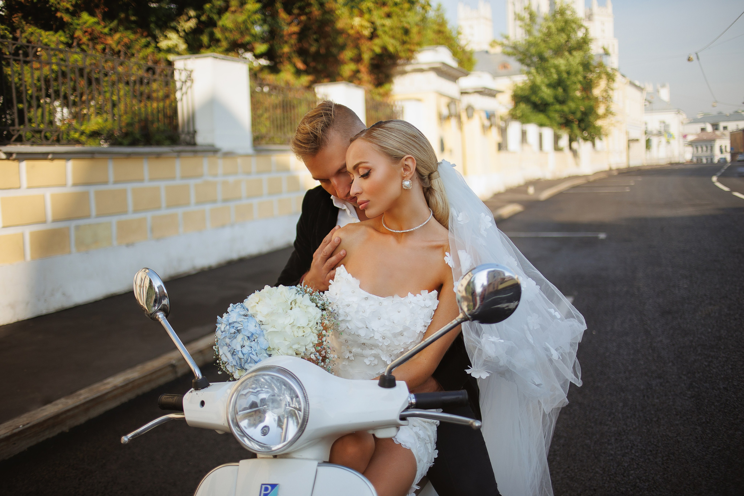 На мопеде Даша и Леша. Марковкина КрисТина