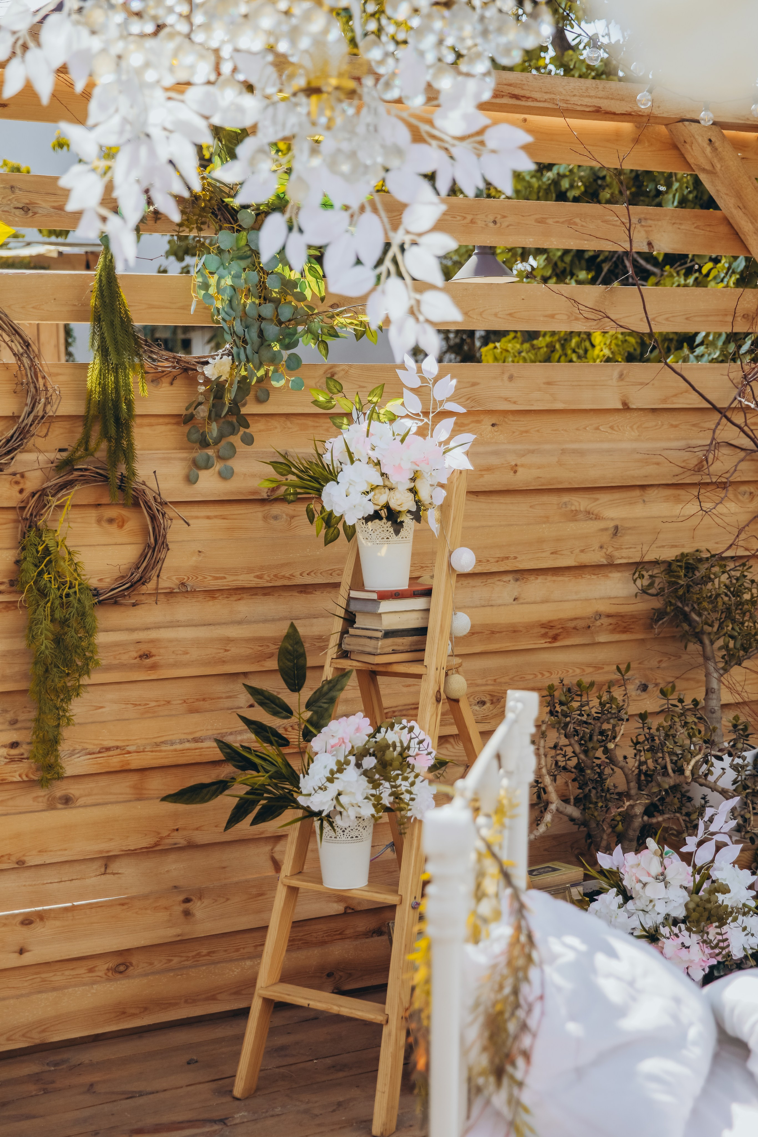 Уличная локация «Лесной дом». Фотостудия в Мариуполе «Берлога»