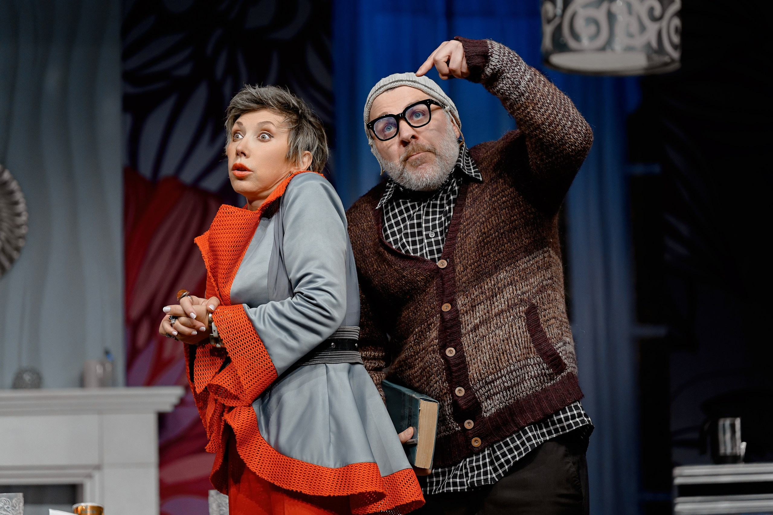 Спектакль «Мужчина с доставкой на дом».  Актёры: Елена Воробей Дмитрий Миллер/Оскар Кучера Михаил Полицеймако/Джемал Тетруашвили Елена Захарова/ Анна Невская / Наталия Власова Режиссёр: Нина Чусова