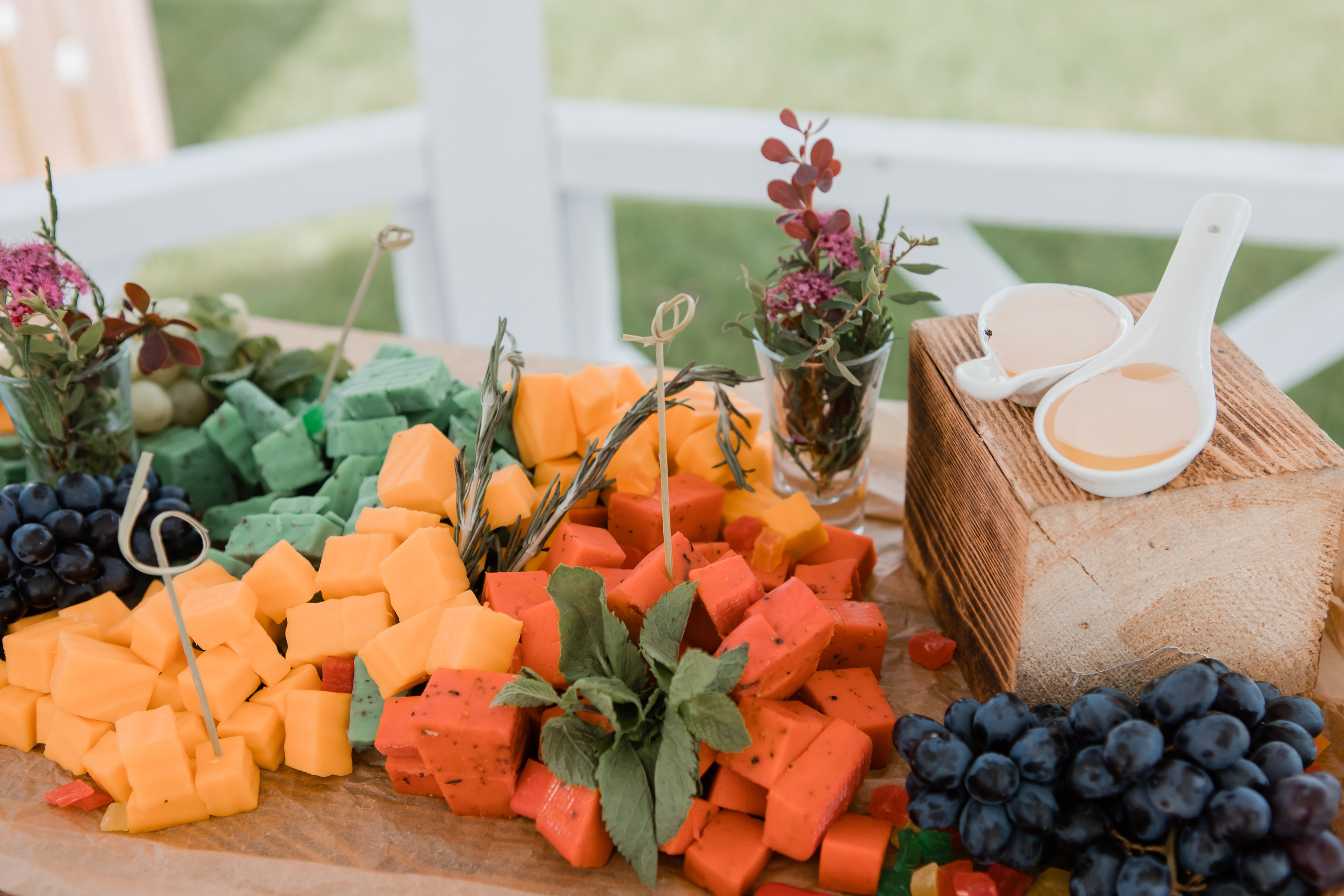Свадебная фотосессия Сергея и Татьяны. Наша свадебная сказка. Видеосъемка и фотосъемка свадеб. Фотограф и оператор на свадьбу. Видеосъемка подкастов, собственная видео-фотостудии. Предметная фотосъемка