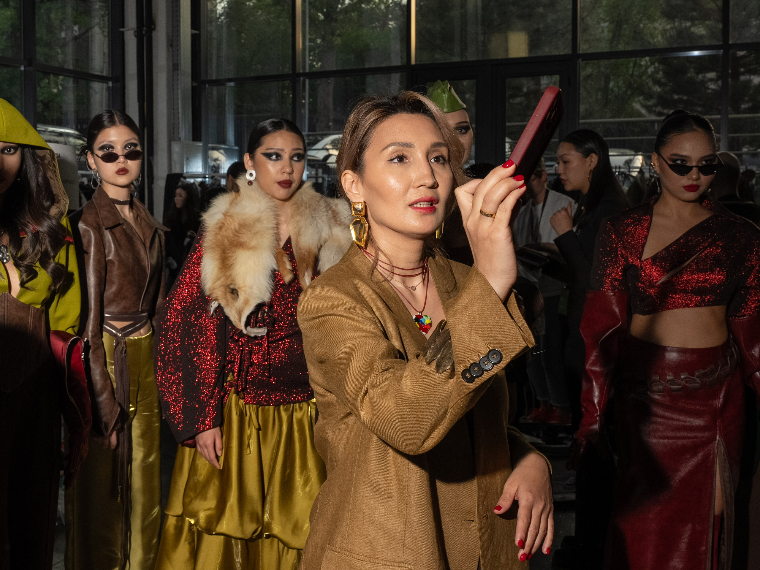 Visa Fashion week Almaty Backstage Day 3. Сайт Алматинского НЮ АРТ, будуар и фэшн фотографа Дениса Карпенко