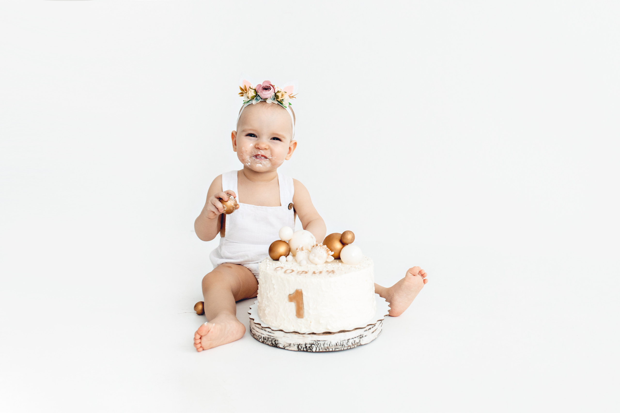 Первый тортик Софии. Фотограф новорожденных в городе Ульяновске Павленкова Лилия