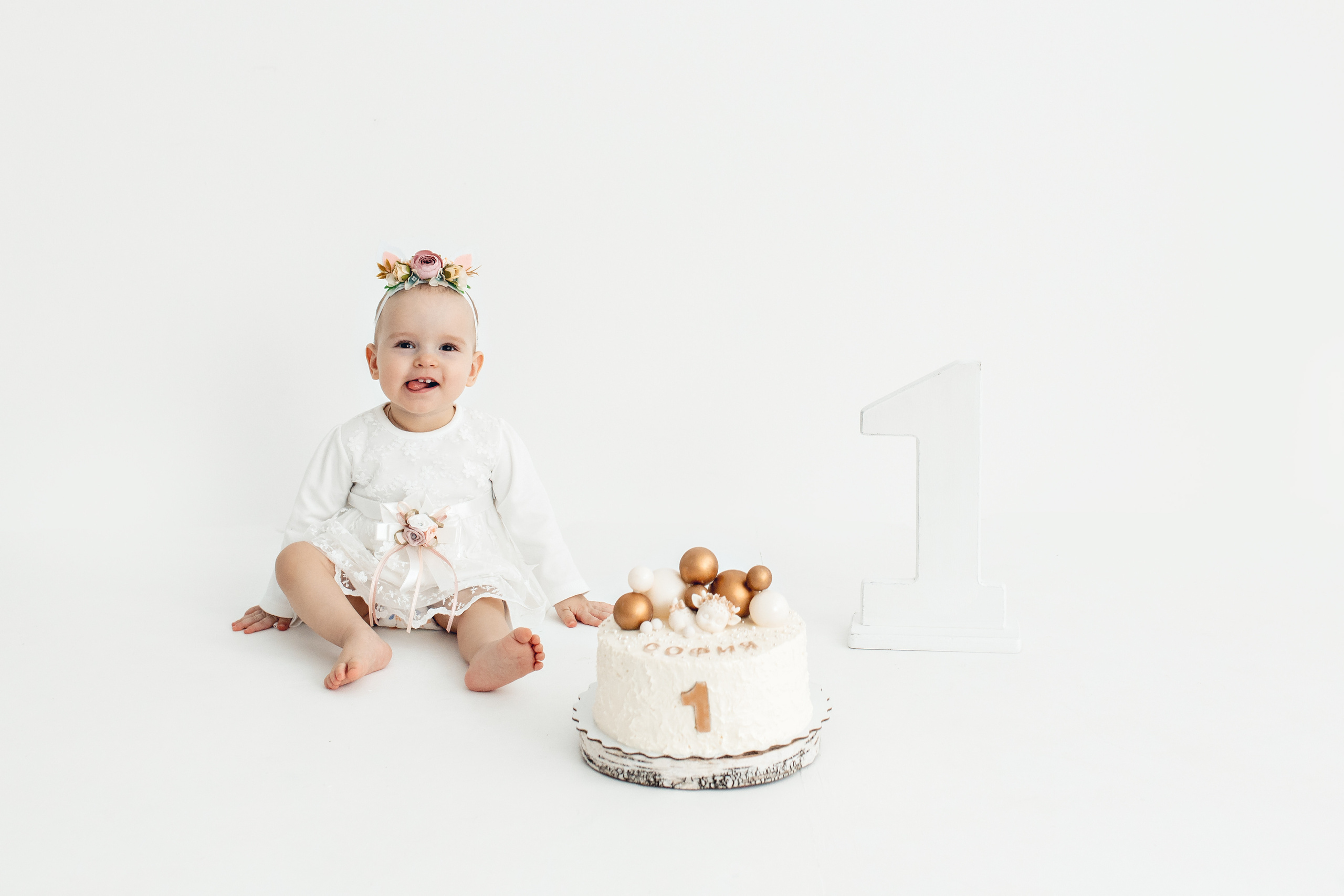 Первый тортик Софии. Фотограф новорожденных в городе Ульяновске Павленкова Лилия