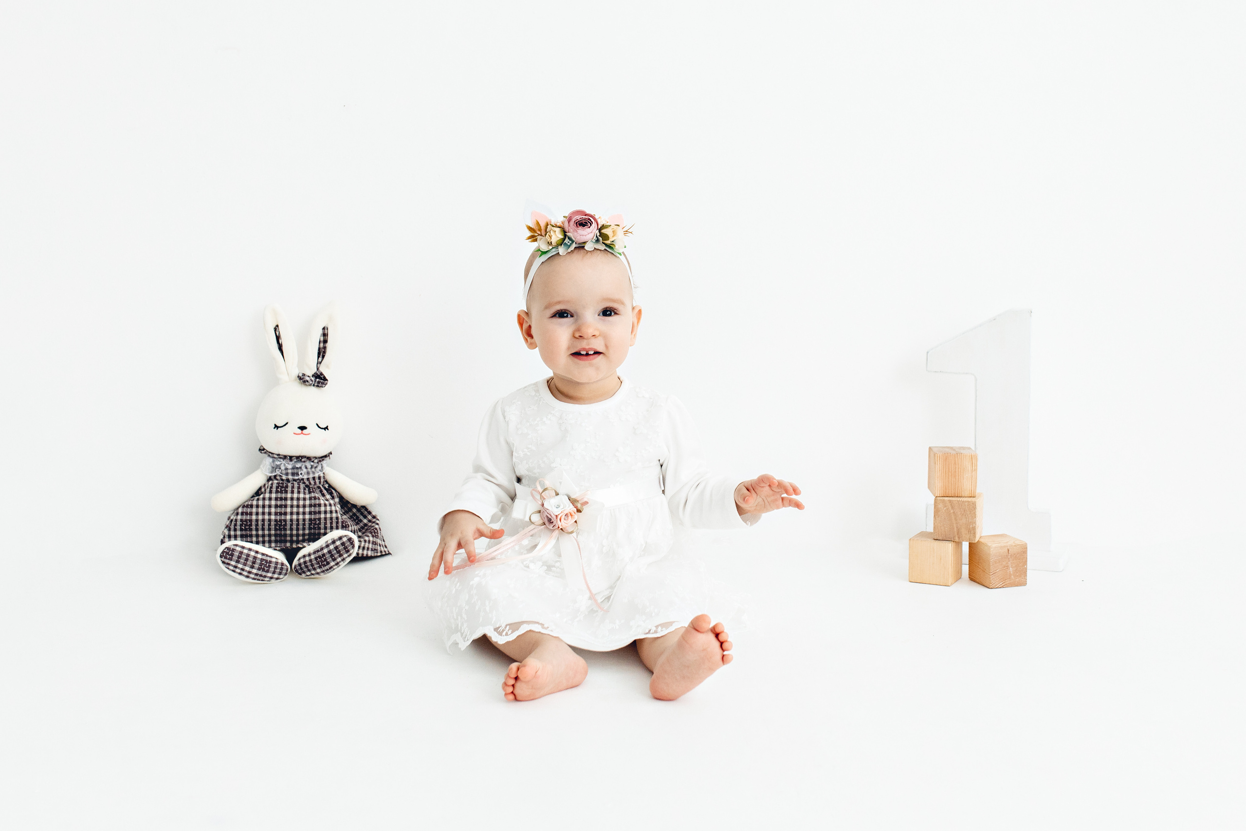 Первый тортик Софии. Фотограф новорожденных в городе Ульяновске Павленкова Лилия