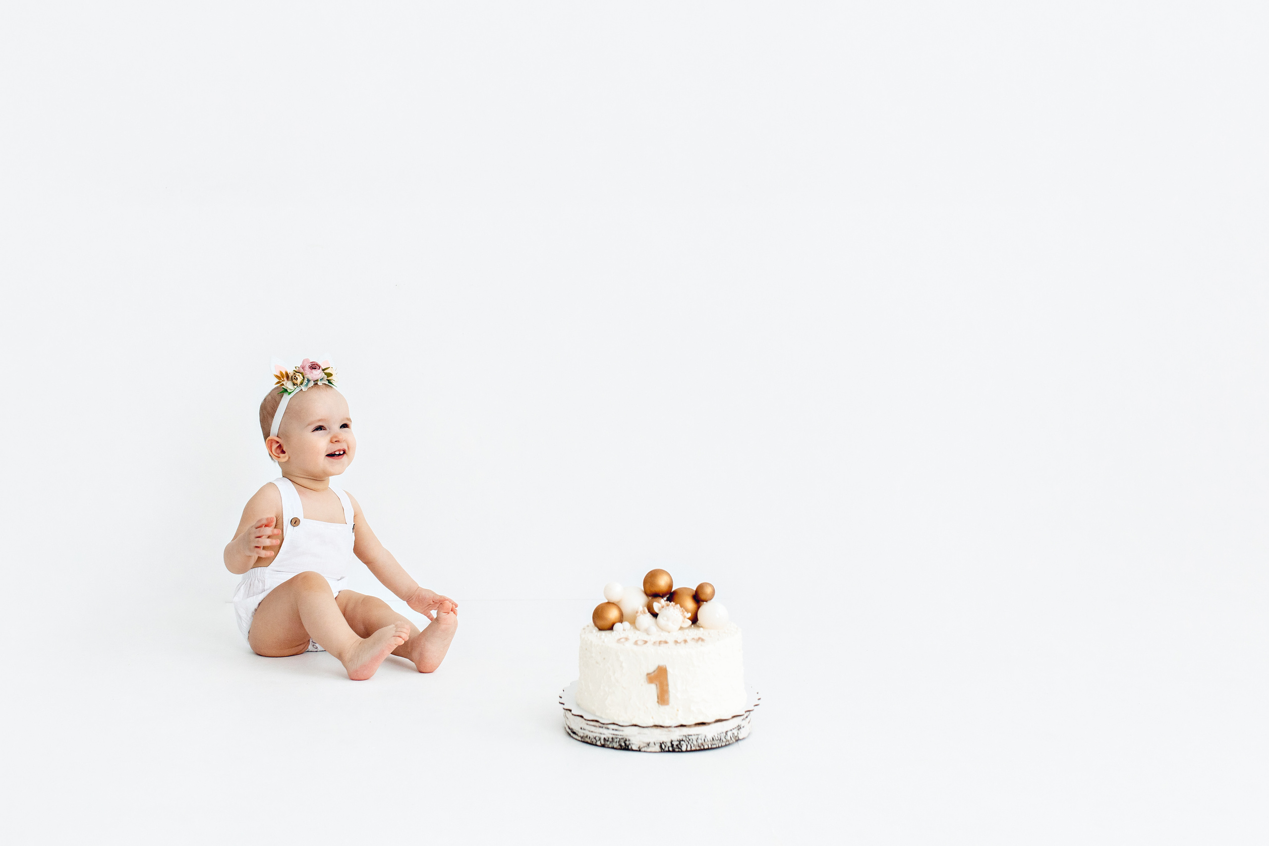 Первый тортик Софии. Фотограф новорожденных в городе Ульяновске Павленкова Лилия