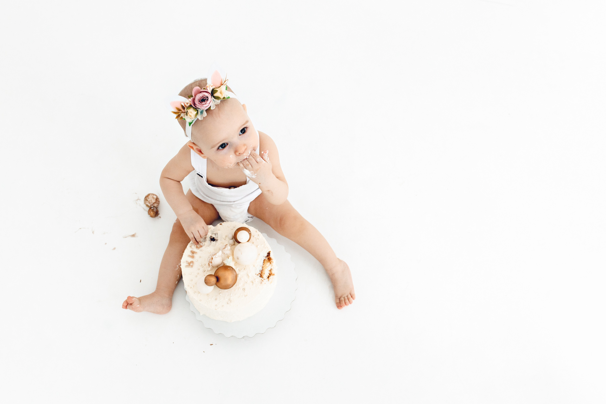 Первый тортик Софии. Фотограф новорожденных в городе Ульяновске Павленкова Лилия
