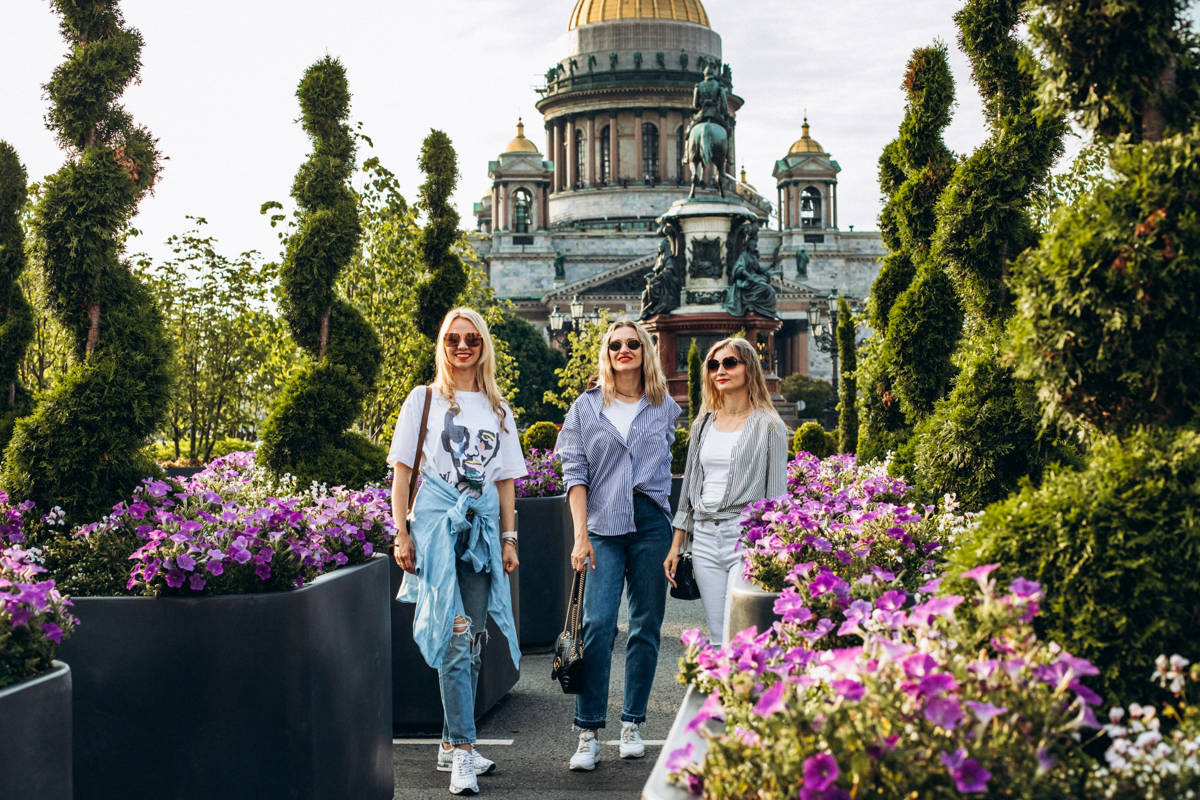 Саша, Ульяна и Настя в июне. Фотопрогулка в Петербурге. Индивидуальный и семейный фотограф в Санкт-Петербурге