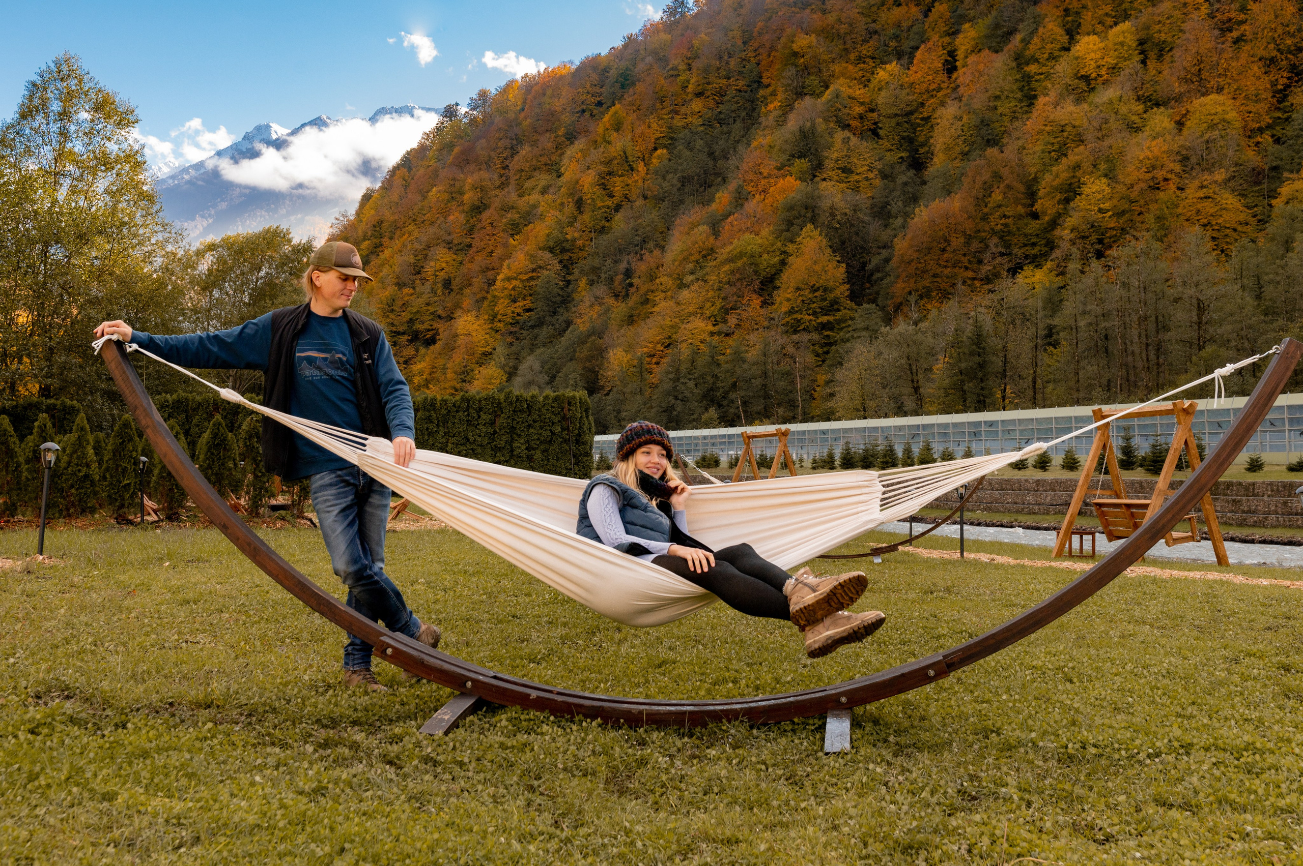 Контент съемка места для отдыха на курорте Газпром Поляна «Мзымта Пляж». Репортажный фотограф в Красной Поляне и Сочи Павлюченко Екатерина