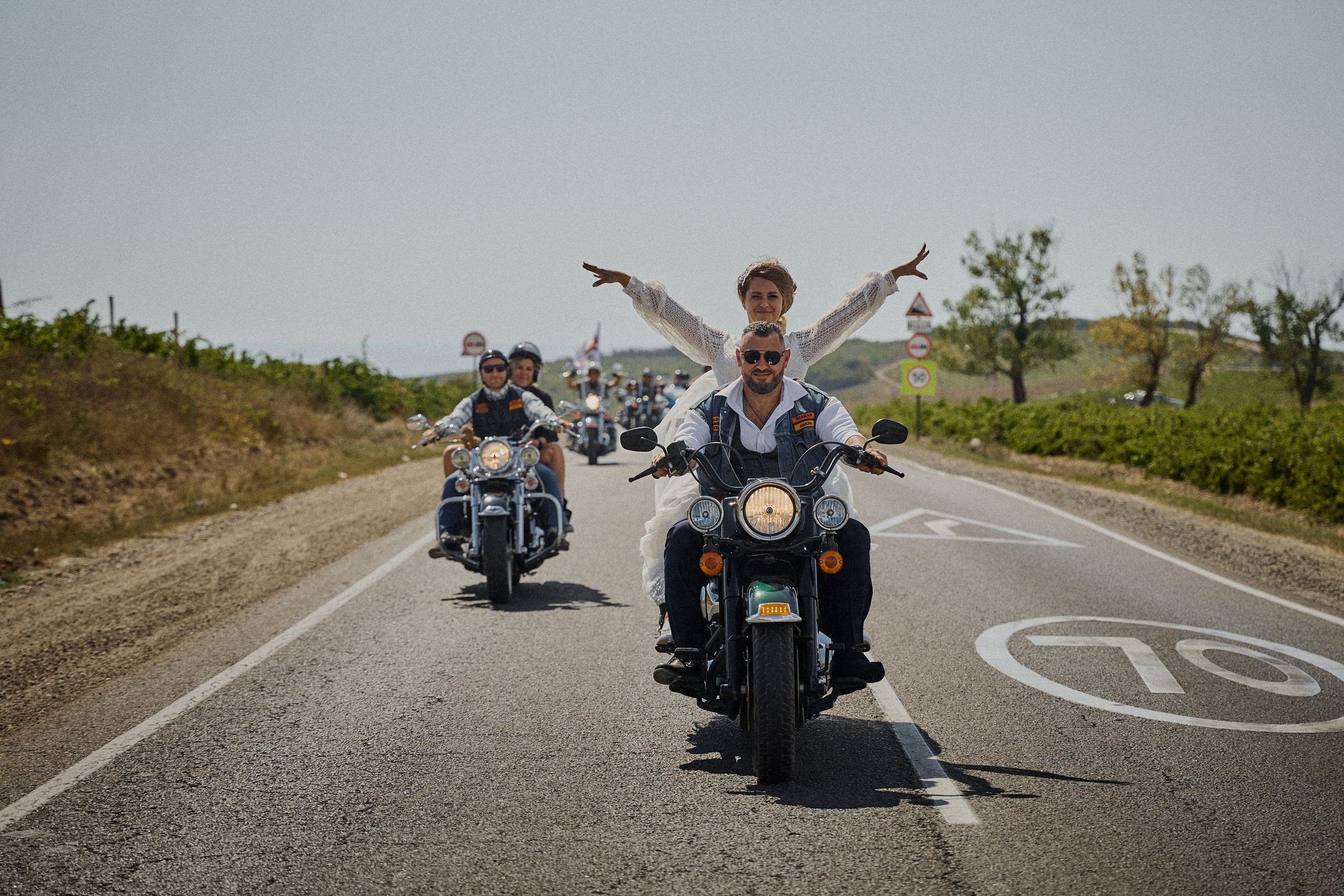 Свадебная фотосессия в байкерском стиле в Анапе, фотограф Александр Бахаровский
