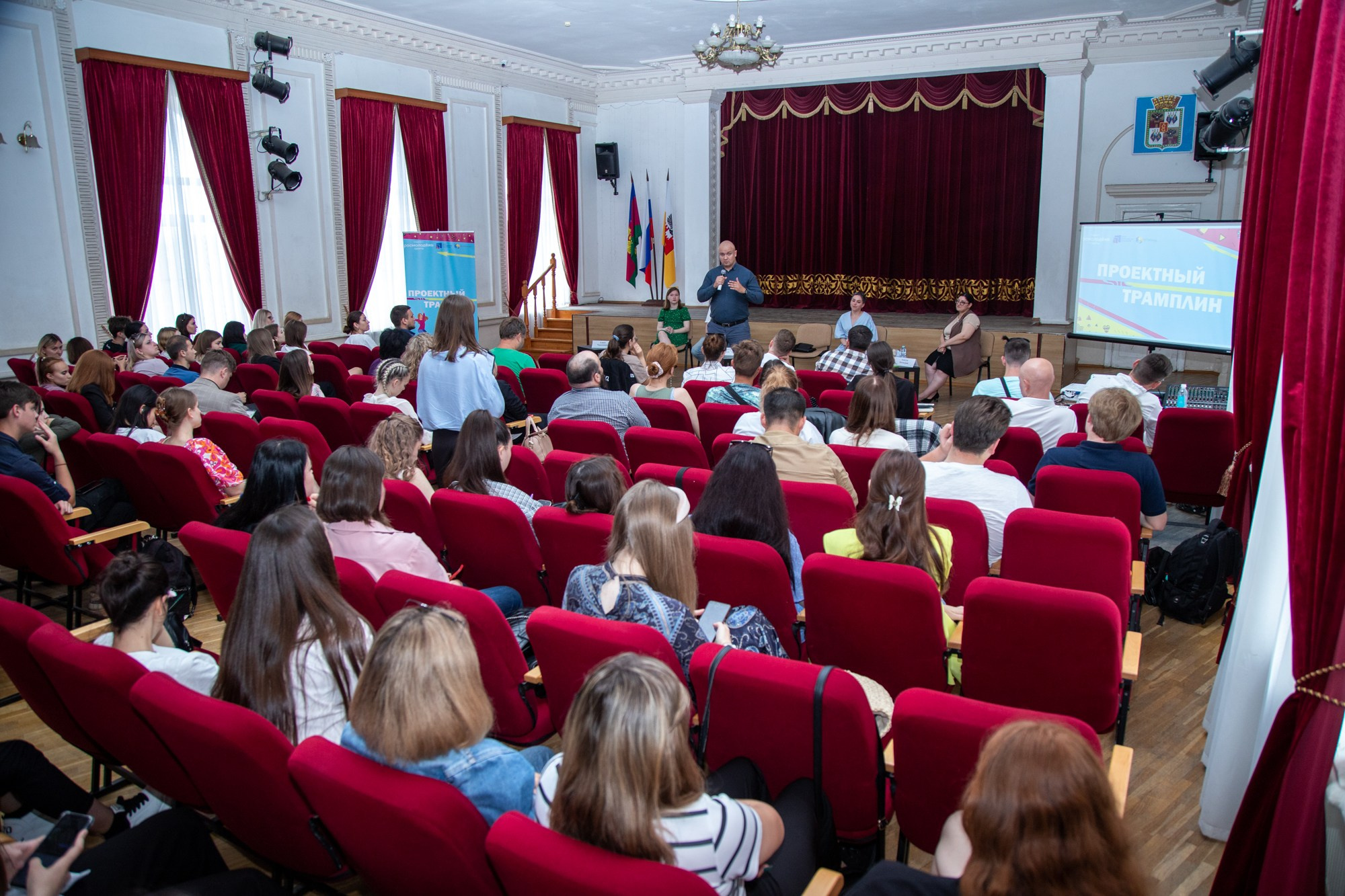 Встреча с победителями грантов «Росмолодёжи». Репортажный, промышленный и маркетплейс-фотограф Дмитрий Чернат