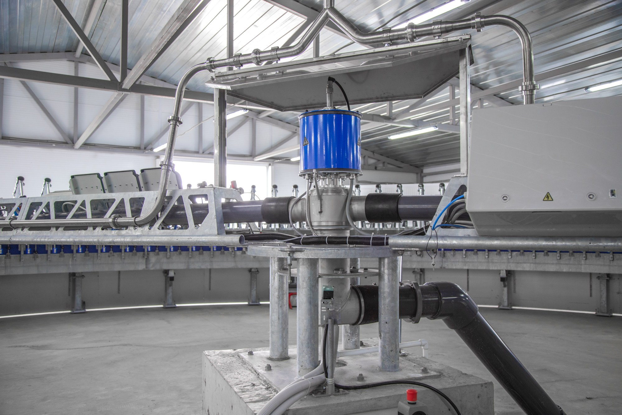 Открытие карусели для дойки скота. Репортажный, промышленный и маркетплейс-фотограф Дмитрий Чернат