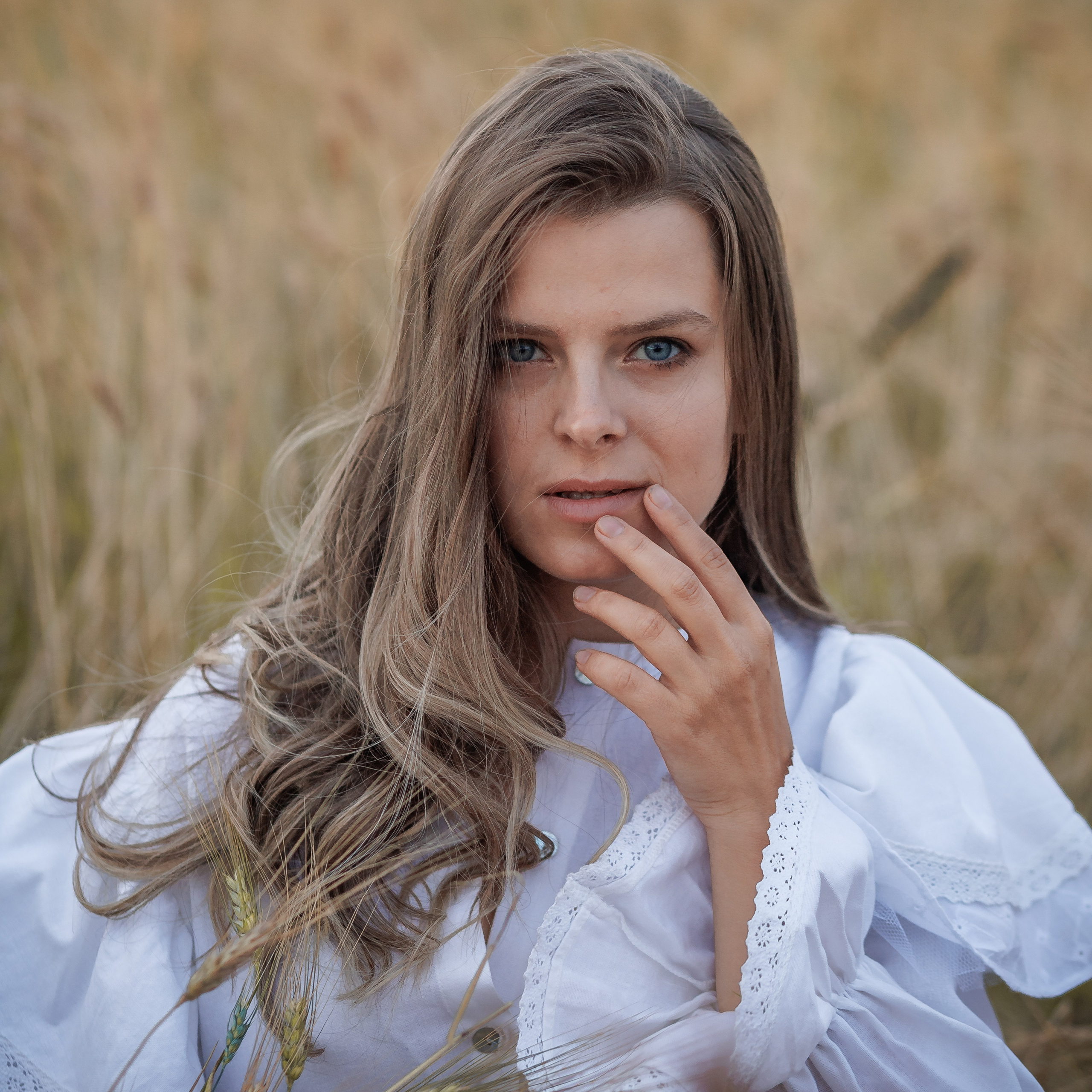 Татьяна в поле. Ирина Мезенцева | Женский и предметный фотограф | г. Омск