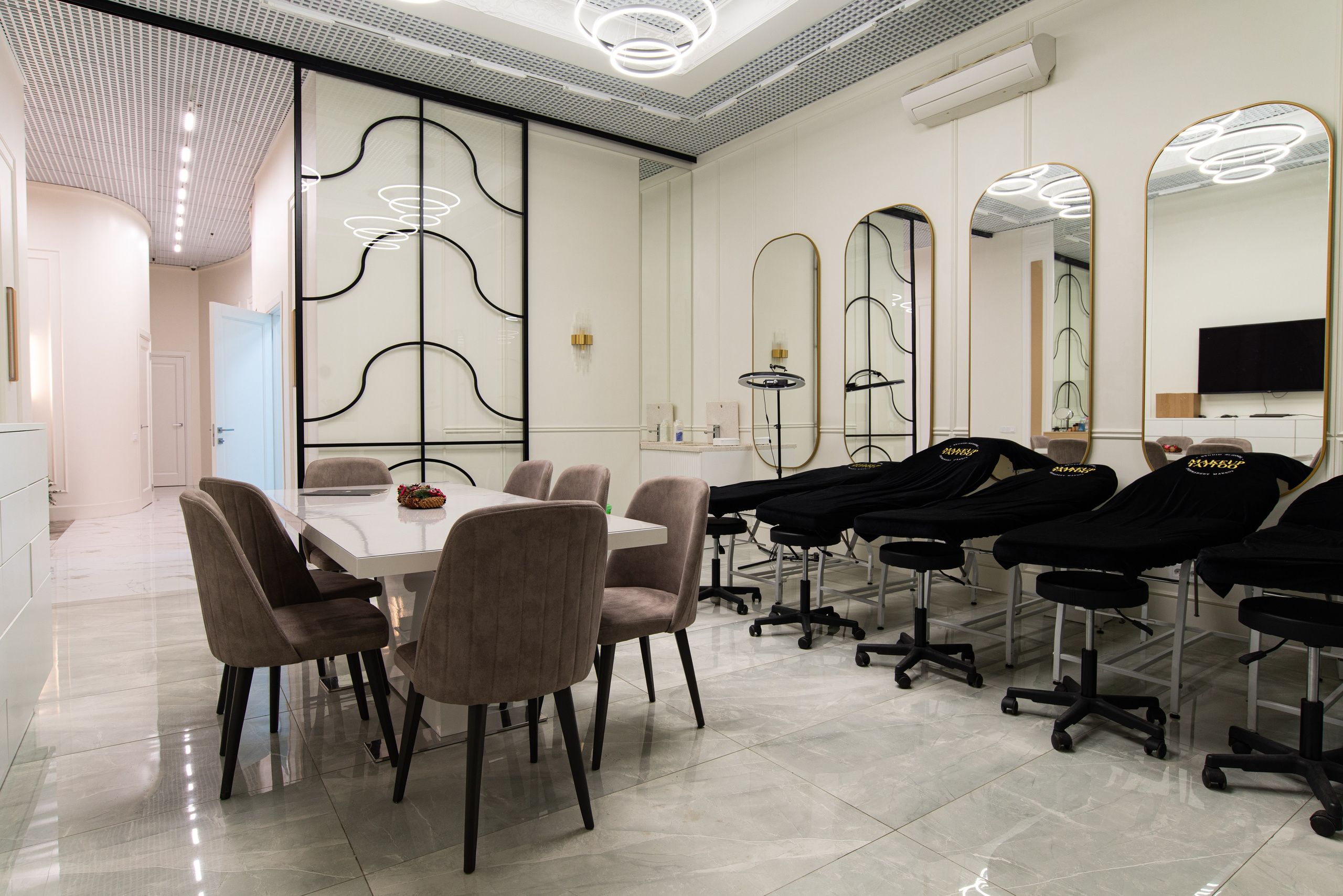 Интерьерная съёмка салонов красоты Makeup Tattoo. Репортажный и персональный фотограф в Москве