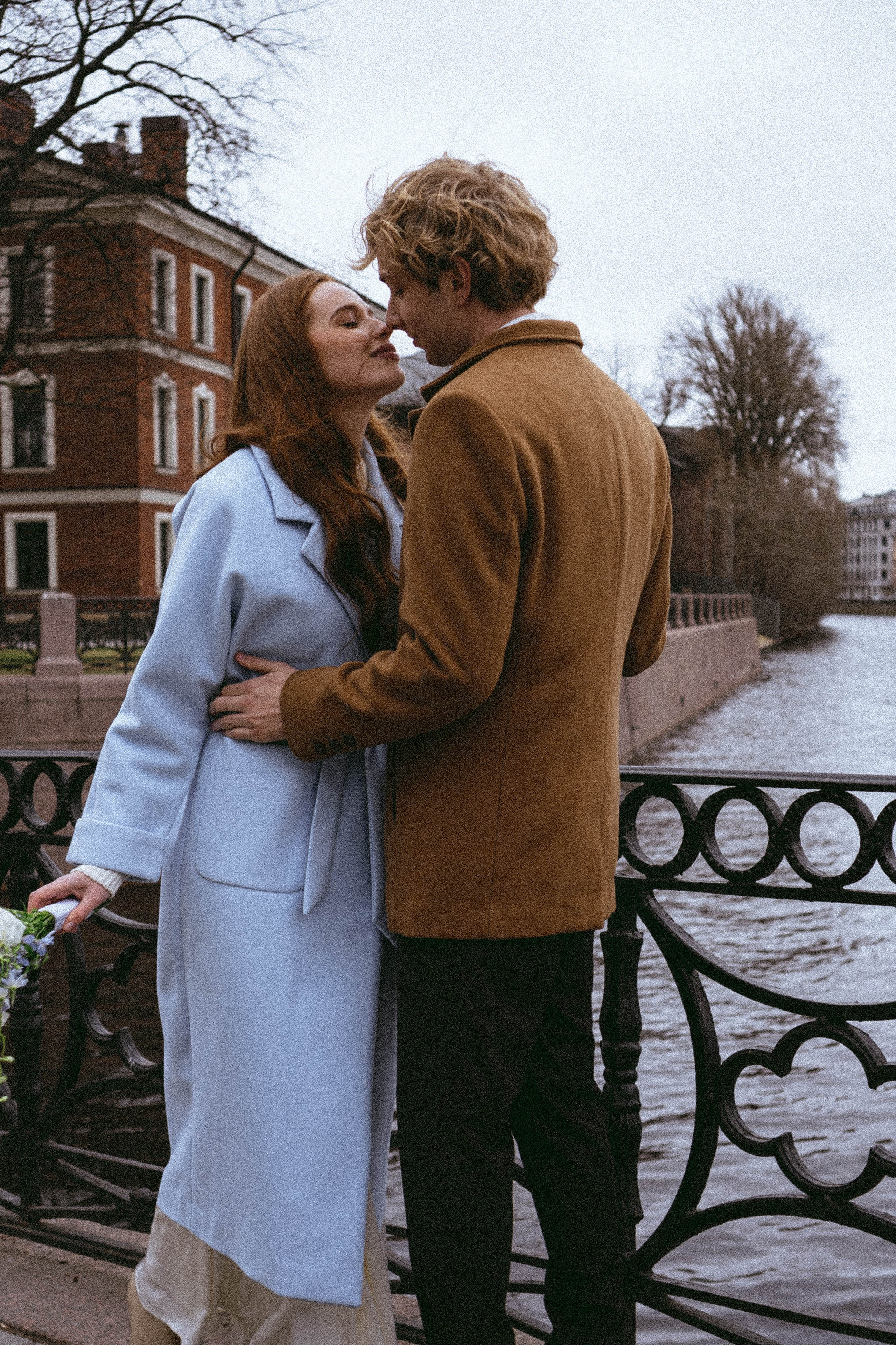 СВАДЕБНАЯ СЬЕМКА В ОТЕЛЕ. СБОРЫ ЖЕНИХА И НЕВЕСТЫ И ТАКЖЕ ТОР И ПОДГОТОВКА К ПРОГУЛКЕ И ПРОГУЛКА ПО ПЕТРОГРАДКЕ. Профессиональный фотограф, Санкт-Петербург — Виктория Богомолова