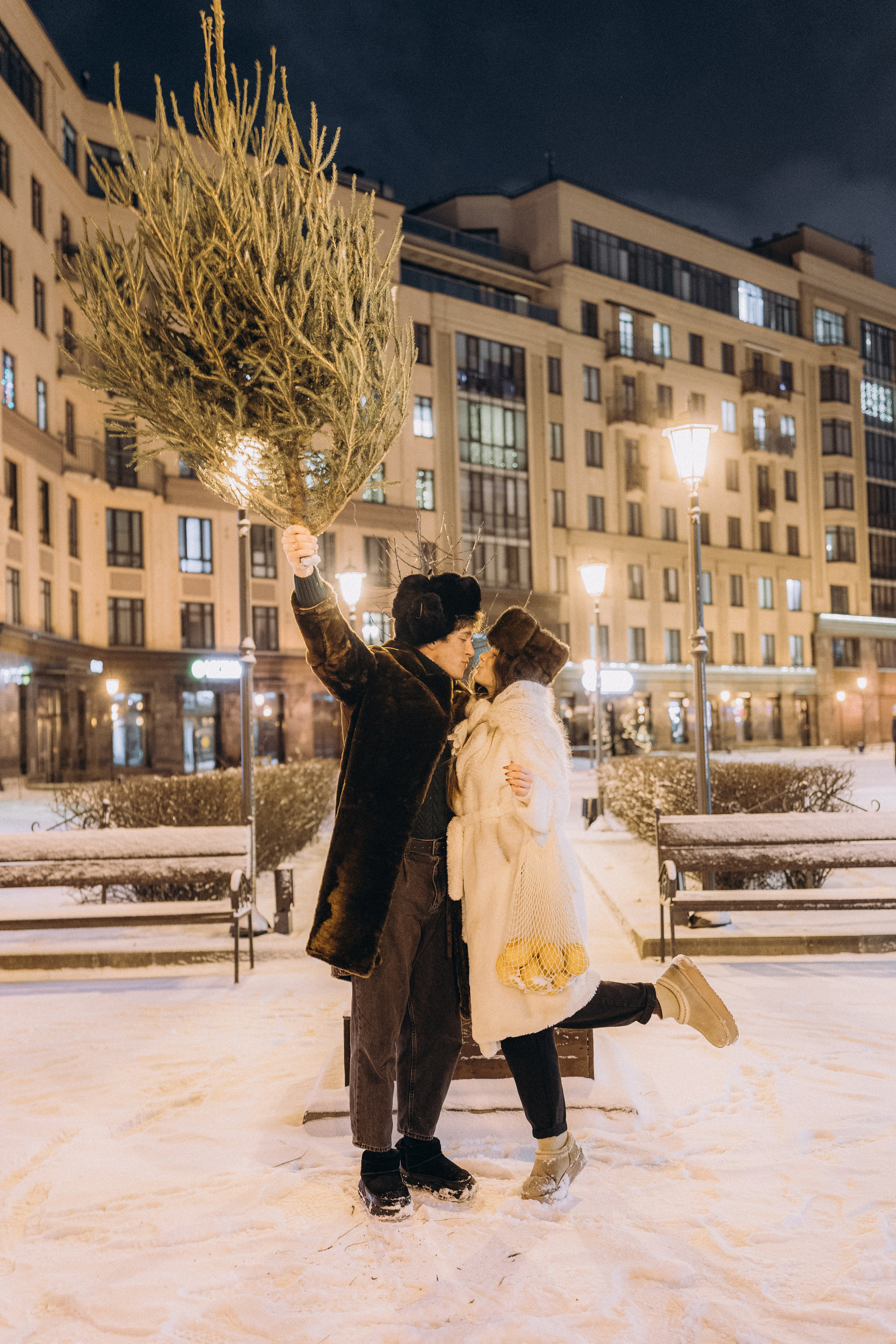 НОВОГОДНЯЯ ПРОГУЛКА ПАРЫ ПО ЧЕРНЫШЕВСКОЙ ПЕРЕД НОВЫМ ГОДОМ. Профессиональный фотограф, Санкт-Петербург — Виктория Богомолова