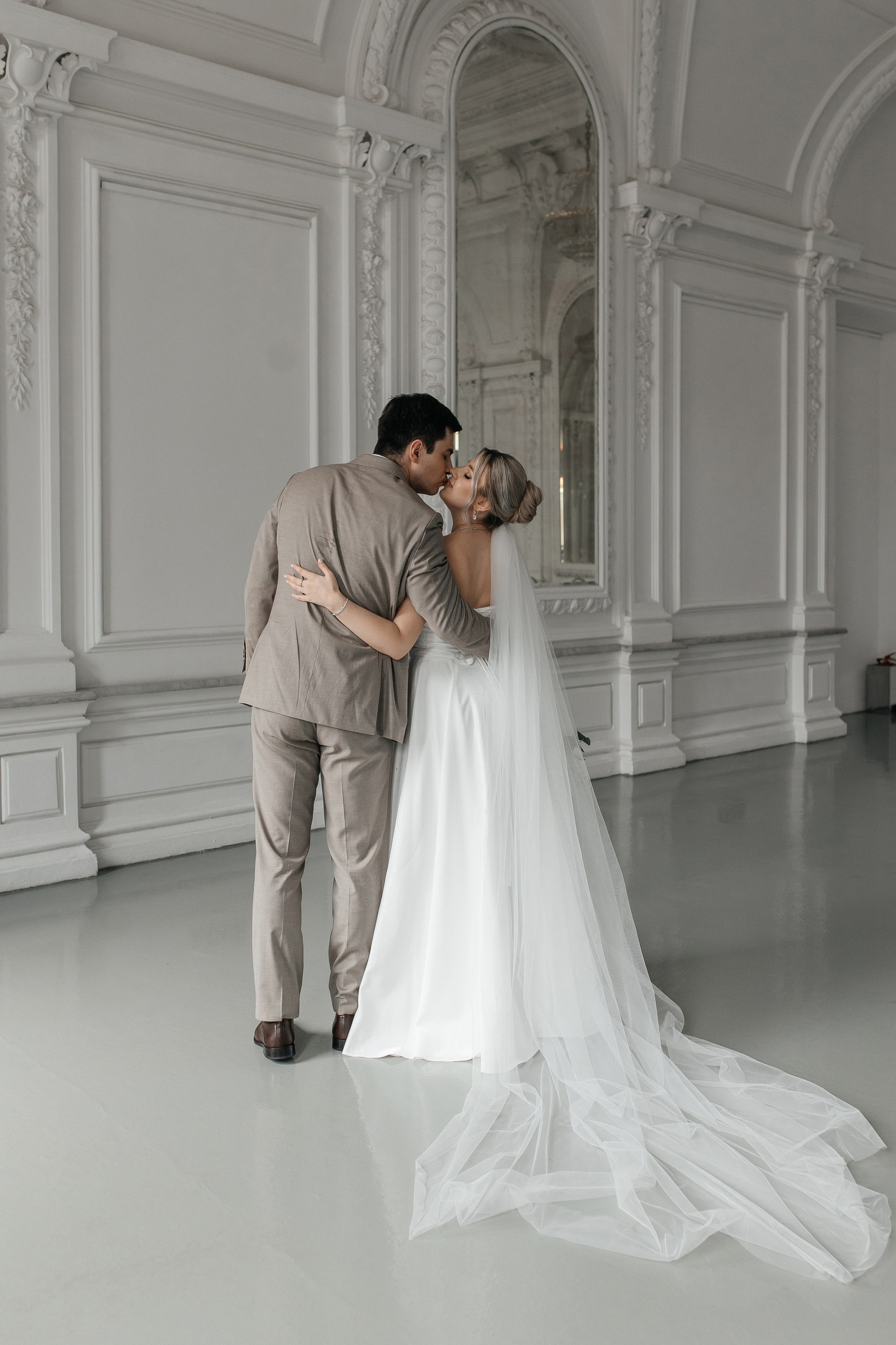 Свадебная фотосессия в Особняке Спиридонова