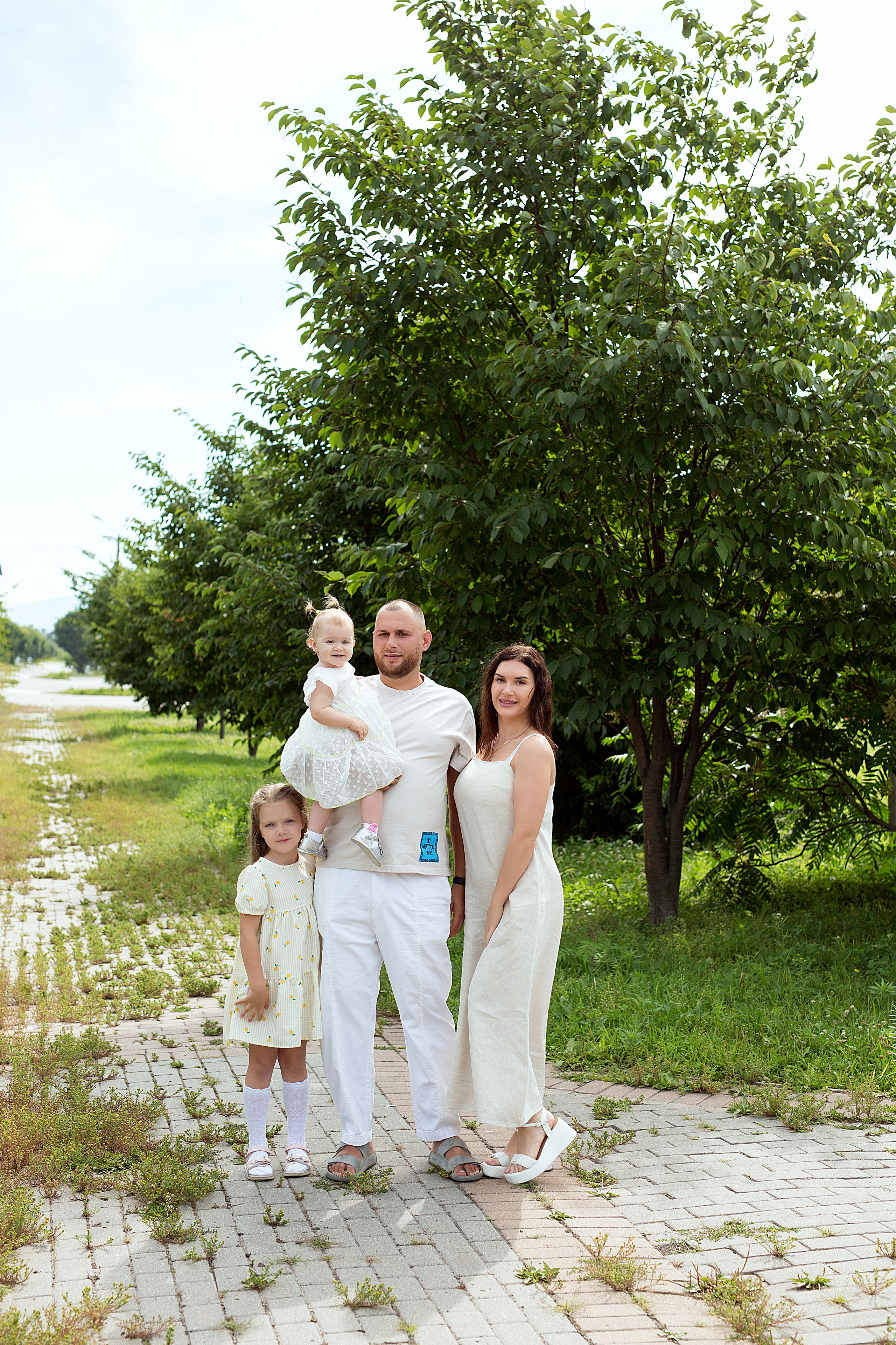 Алексей с Таней и дочки. Людмила Далидович топовый семейный фотограф Находка/Владивосток