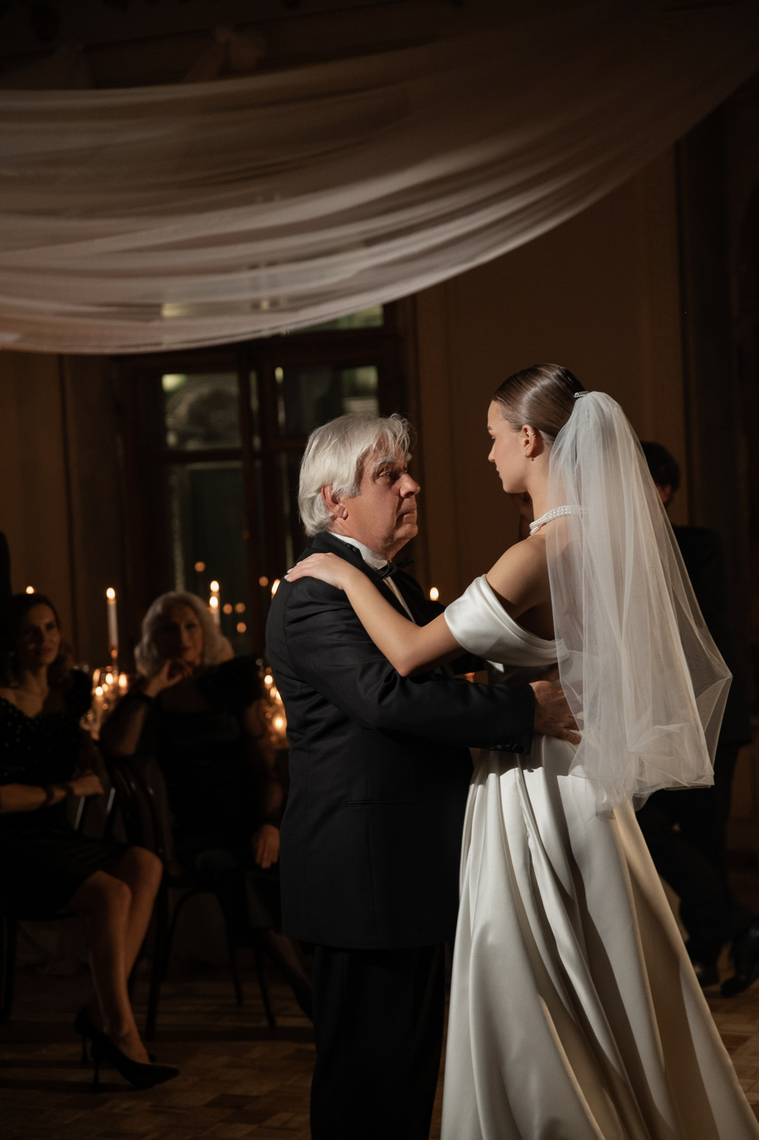 Камерный свадебный ужин при свечах в старинном особняке в фотостудии 21. Kult. Ярослава Ерина — свадебный фотограф в Москве