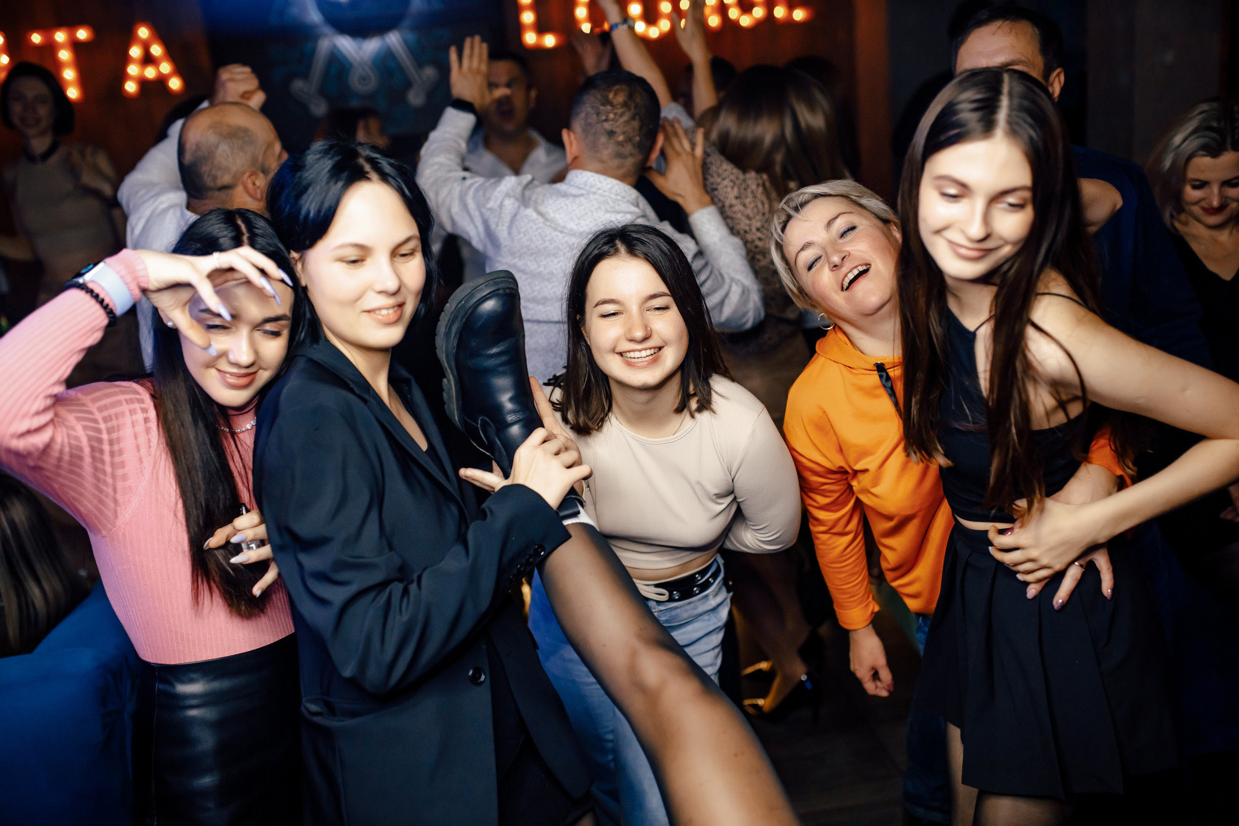 15\10\2022 Караоке в Мяте Спортивная. Мята Спортивная — Кальянная, караоке, бар в Минске