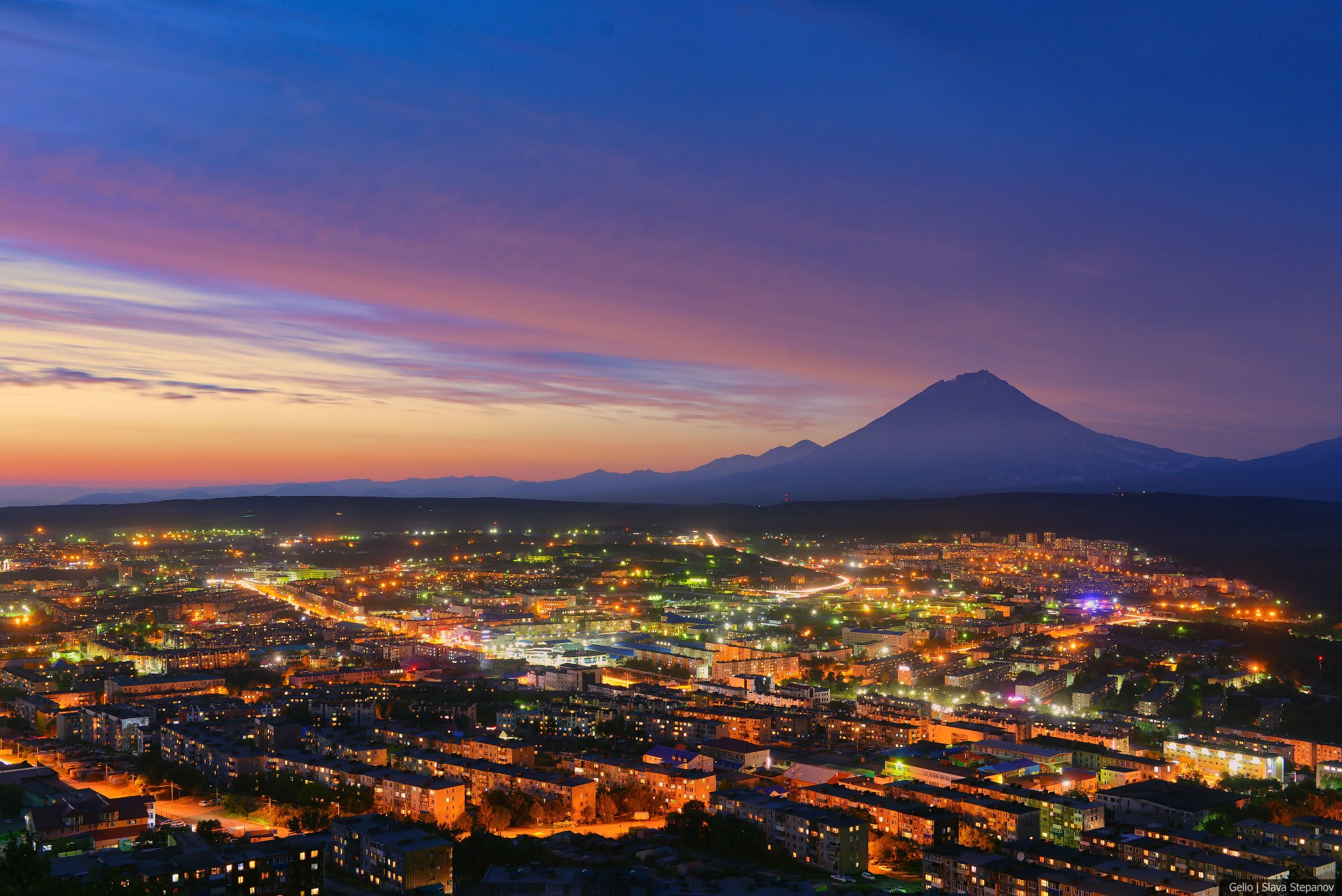 Петропавловск-Камчатский камчатка вулкан город силуэт