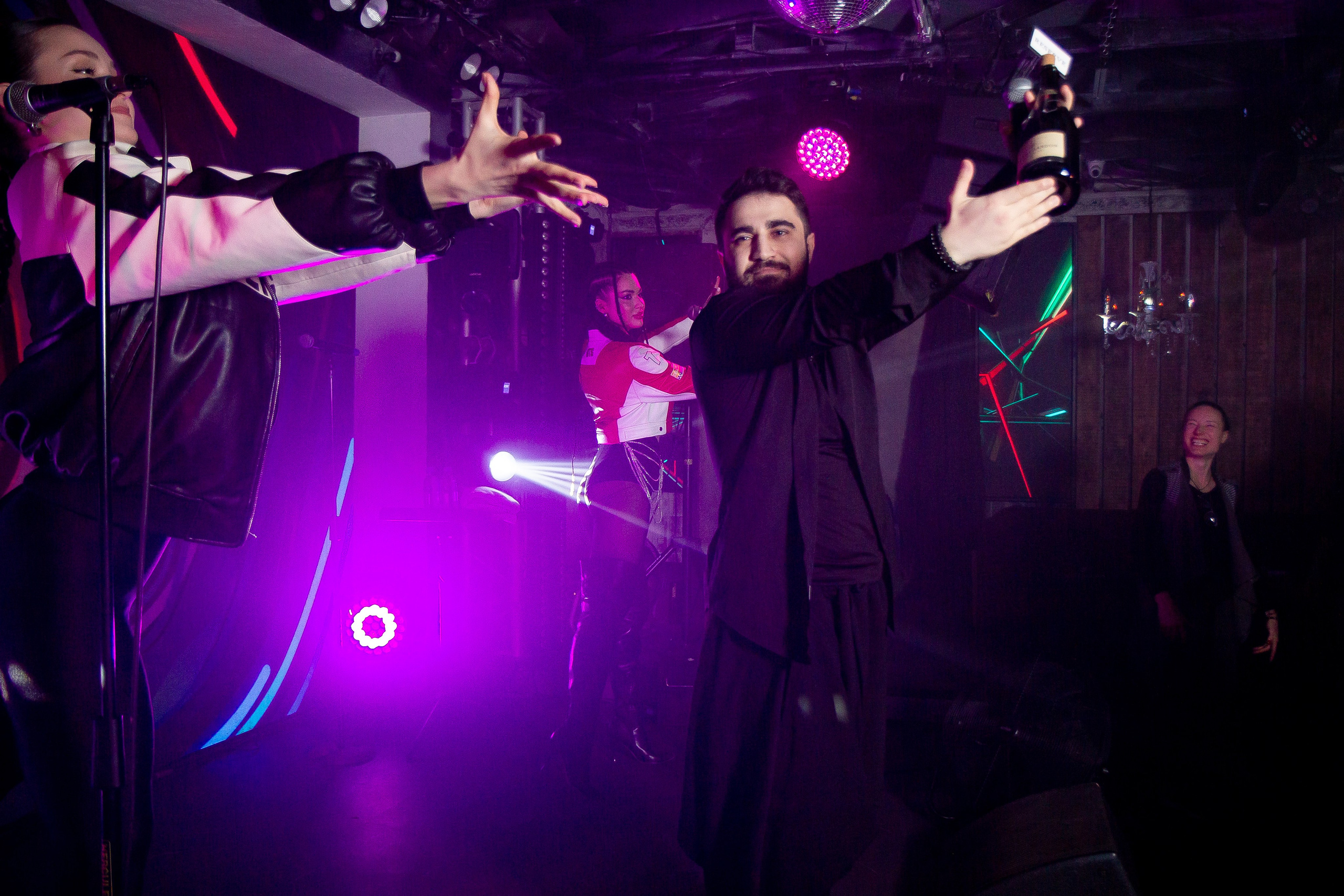 Концерт VA.NO | QUEST PISTOLS SHOW. Репортажный фотограф в Ялте Алексей Семёнов