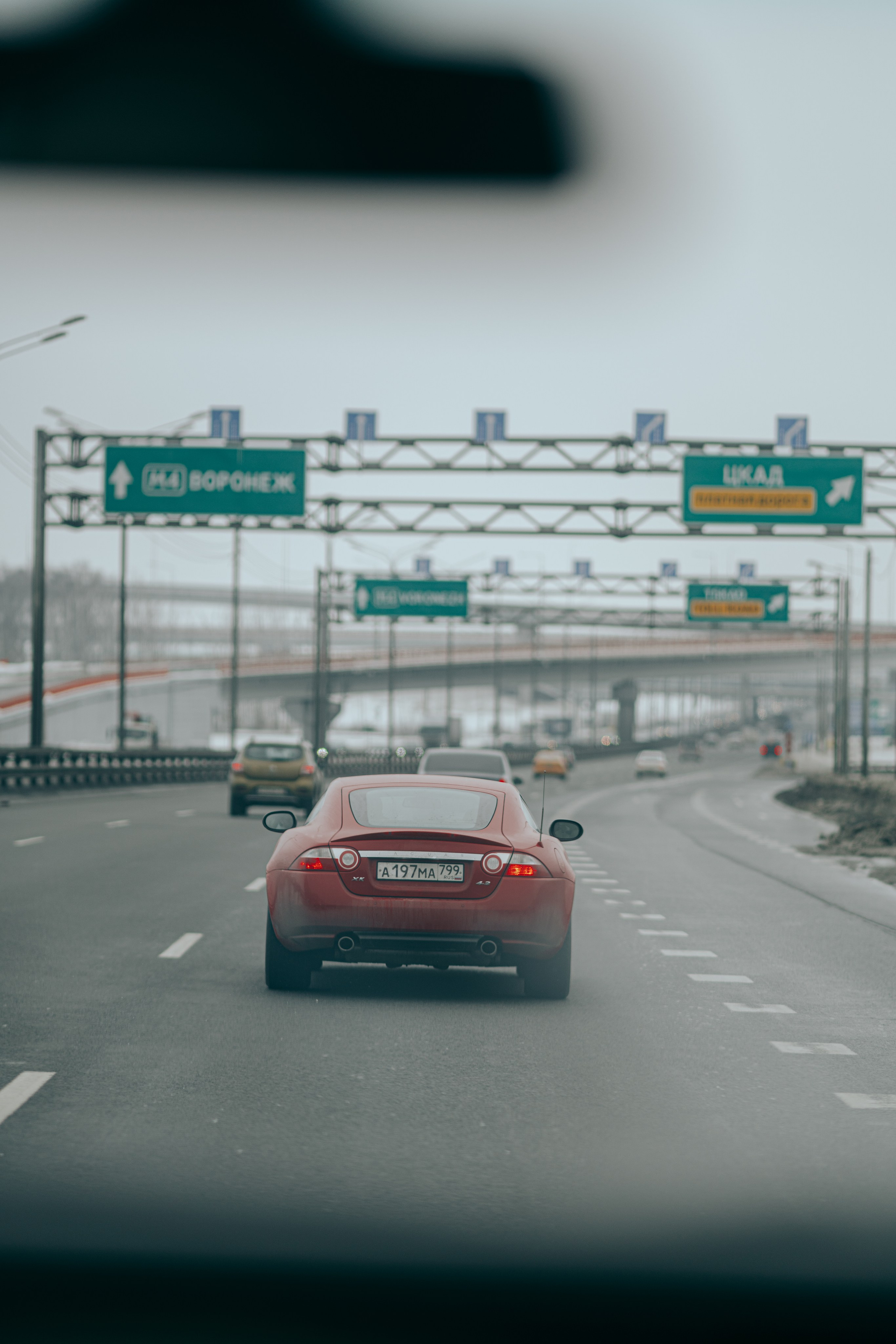 Поездка на автомобилях в ресторан. Жуков Илья  свадебный фотограф в Москве
