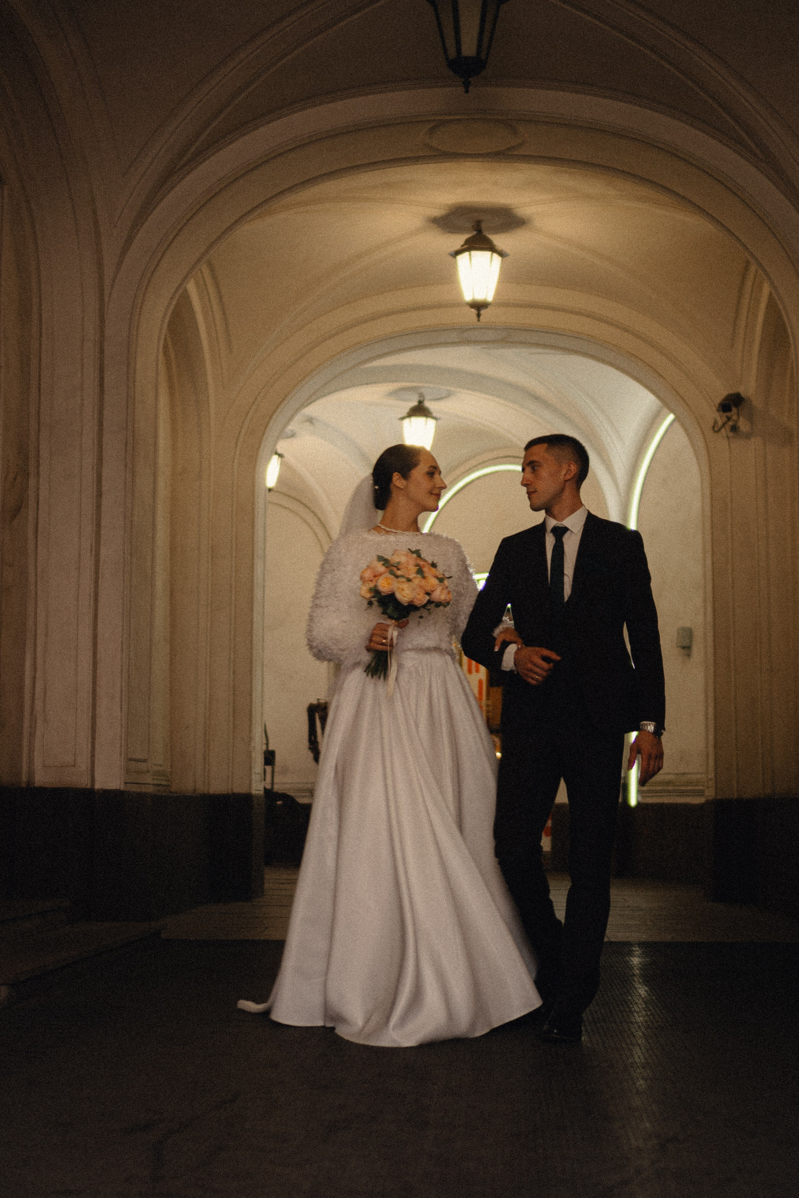 СВАДЕБНАЯ ПРОГУЛКА В САНТК-ПЕТЕРБУРГЕ (ИСАКИЕВСКИЙ СОБОР, ЗИМНЯЯ КАНАВКА, ЭРМИТАЖ И БОЛЬШАЯ МОРСКАЯ УЛИЦА). Профессиональный фотограф, Санкт-Петербург — Виктория Богомолова