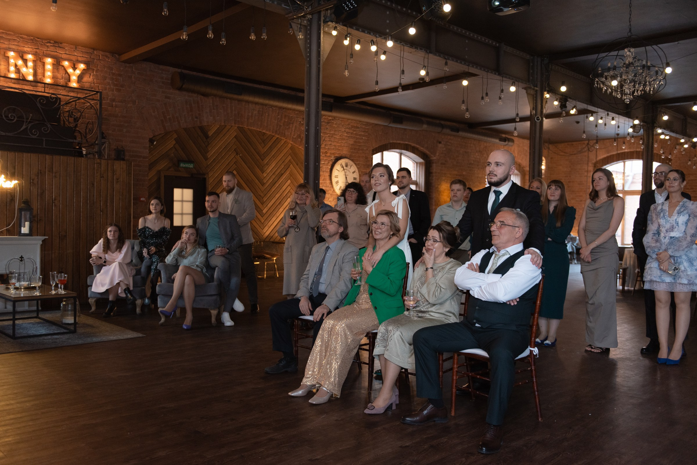 свадебный банкет в весеннем лофте