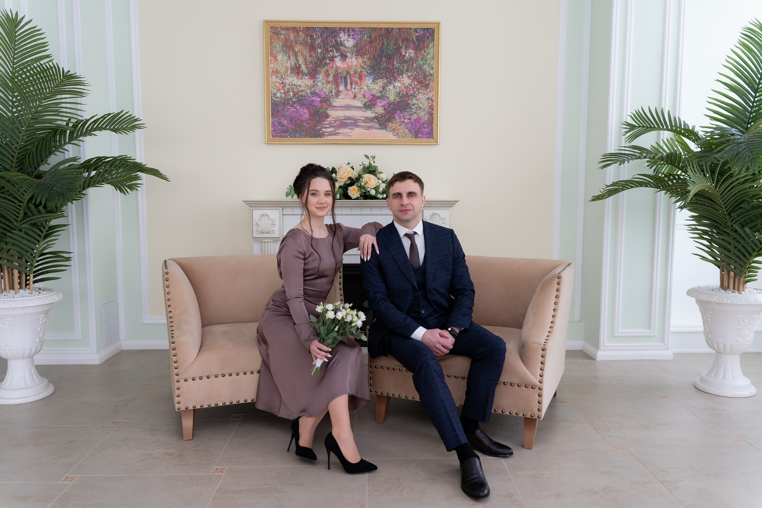 фотосессия жениха и невесты в зале ожидания в загсе красносельского района