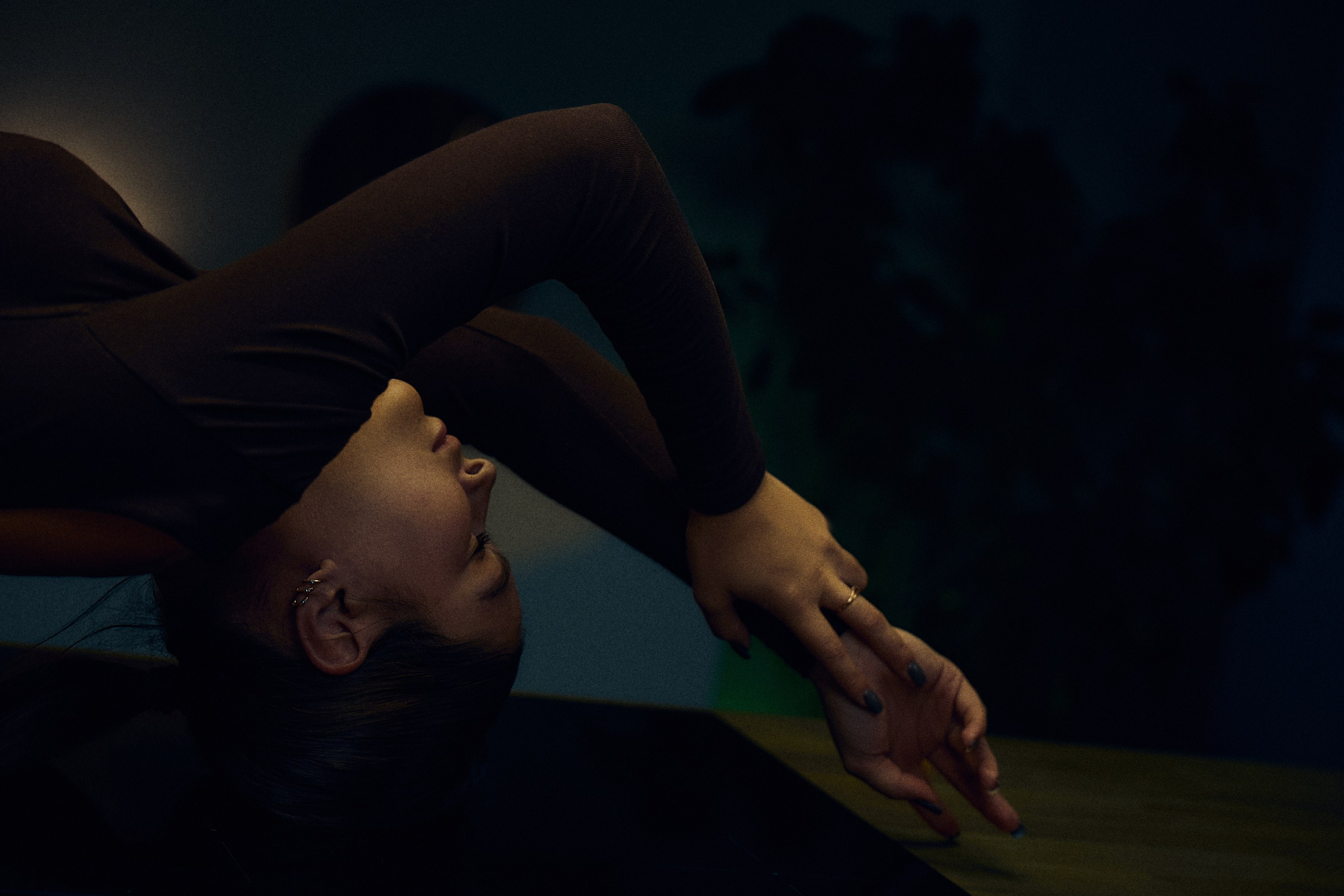 Portrait women’s photo session at the Photo Studio. Professional photographer in Sochi Victoria Joy. Teaching Photography