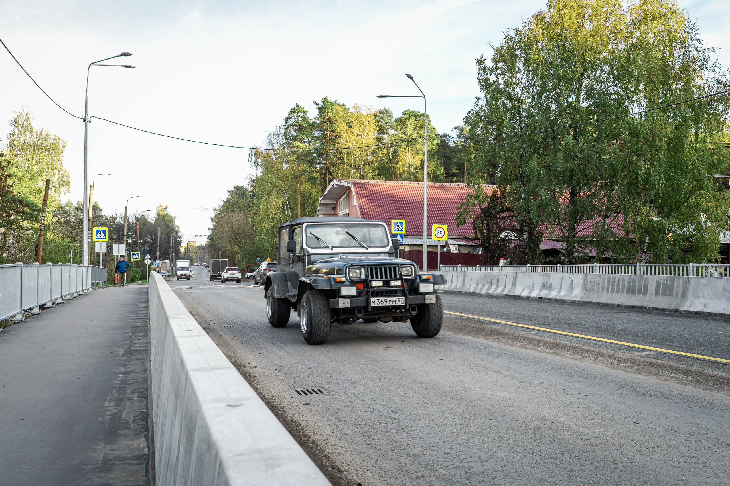 Церемония открытия нового моста в Иваново: гости и первые автомобили на мосту. Промышленная фотография Иваново, Промышленная фотография Владимир, Промышленная фотография Кострома, Промышленная фотография Ярославль
