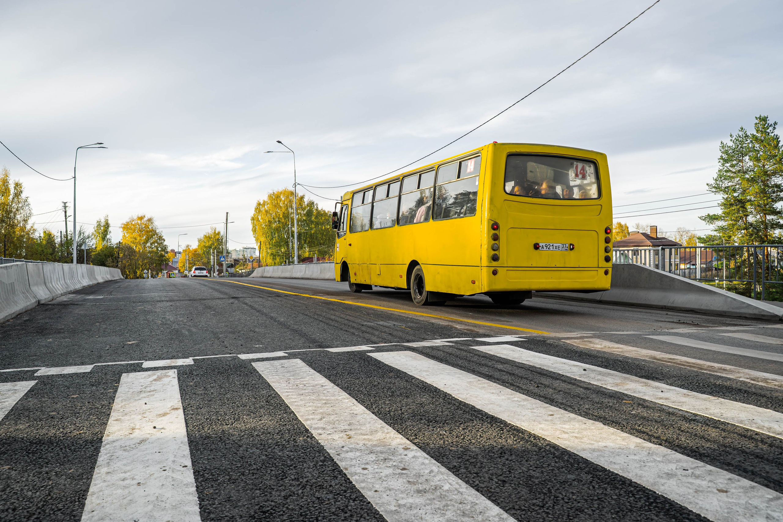 Церемония открытия нового моста в Иваново: гости и первые автомобили на мосту. Промышленная фотография Иваново, Промышленная фотография Владимир, Промышленная фотография Кострома, Промышленная фотография Ярославль