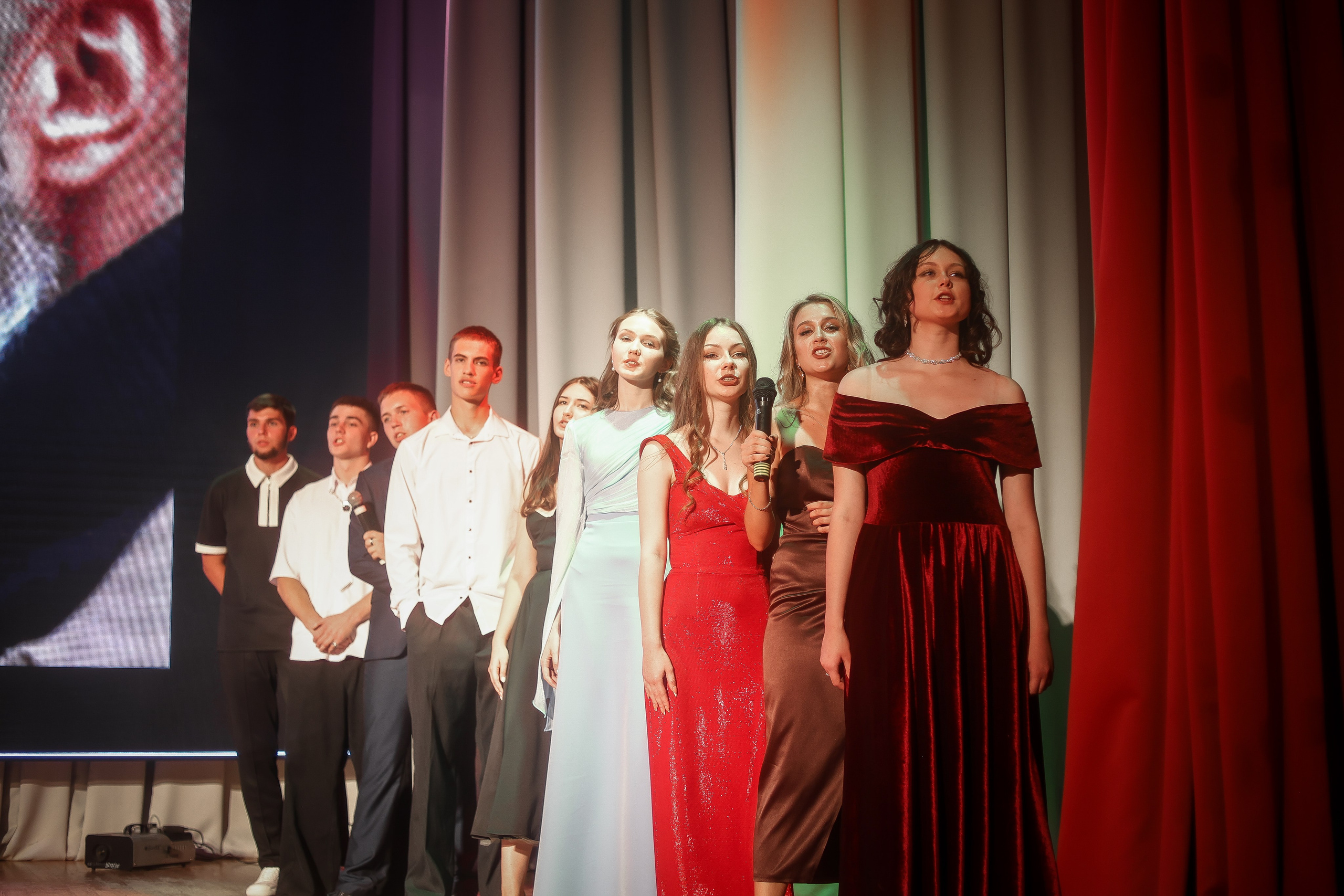 9-11 классы СЪЁМКИ ВЫПУСКНЫХ И ПОСЛЕДНИХ ЗВОНКОВ. Выпускные альбомы для школ и Детских садов в Барнауле /Выпускные/Свадебные/Детские/Семейные и др. виды съёмок /Фотограф Вера Валейко