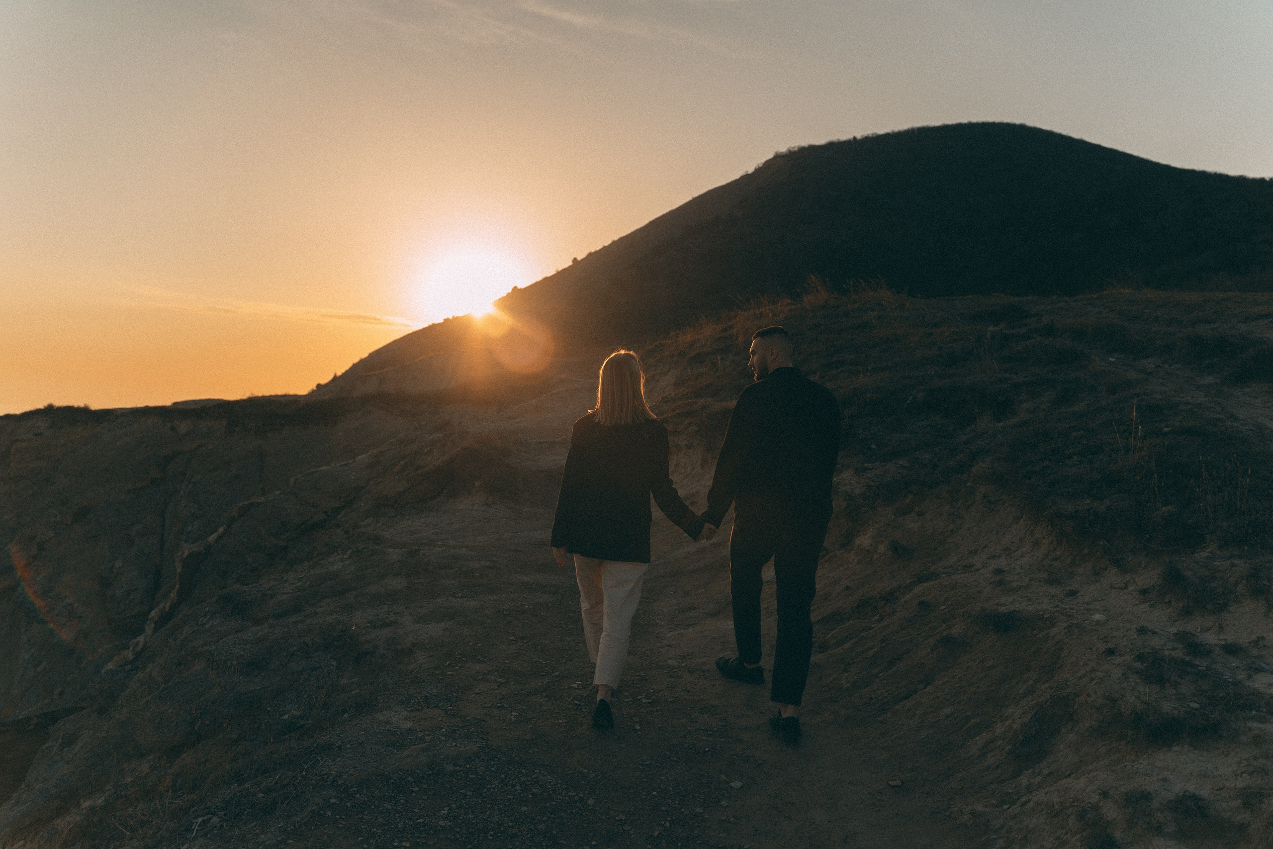 Lovestory на закате в горах. Фотограф Екатерина в городе Новороссийск