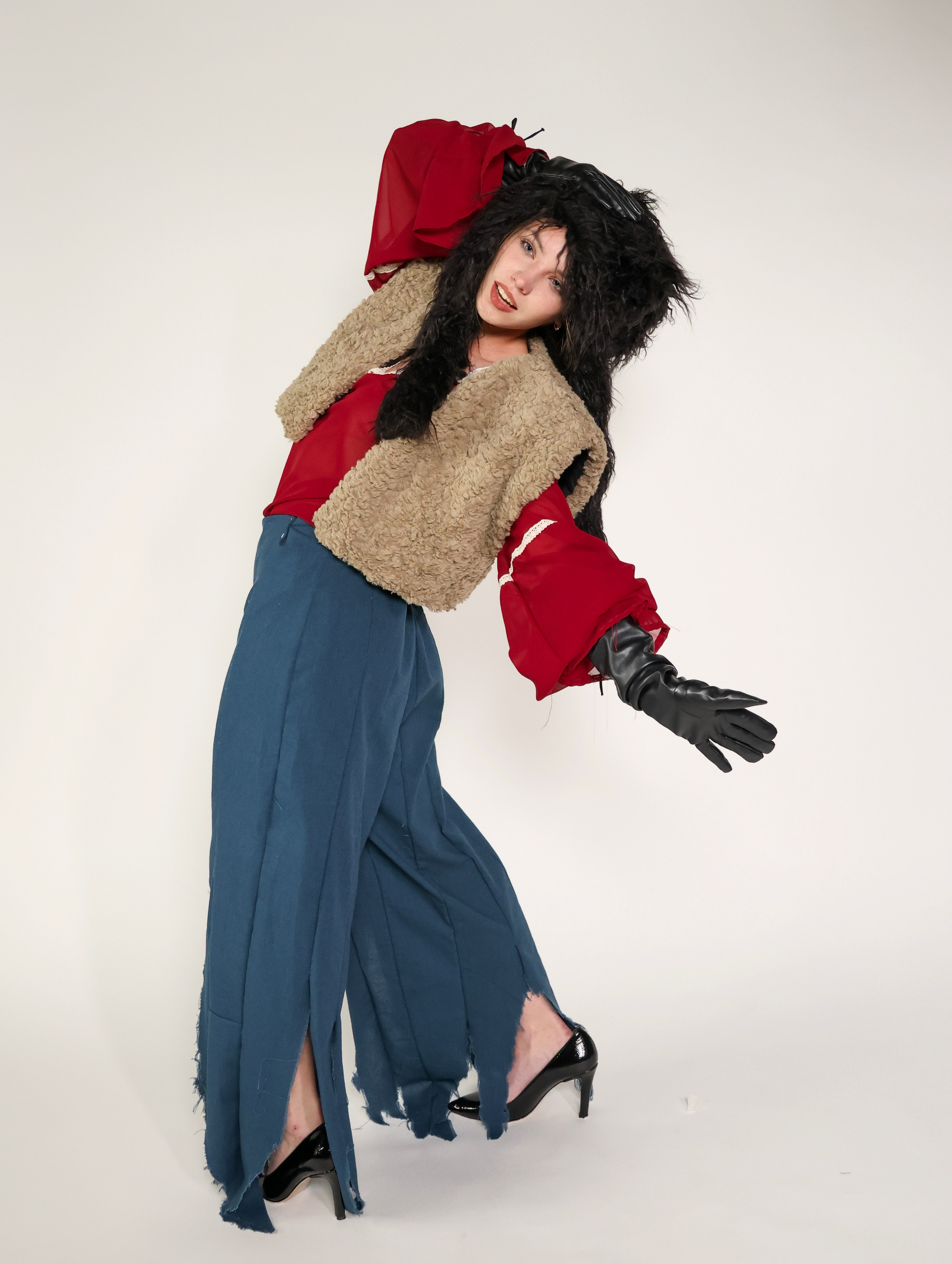 Ретро коммерция. Костюмер, художник кино и телевидения в спб