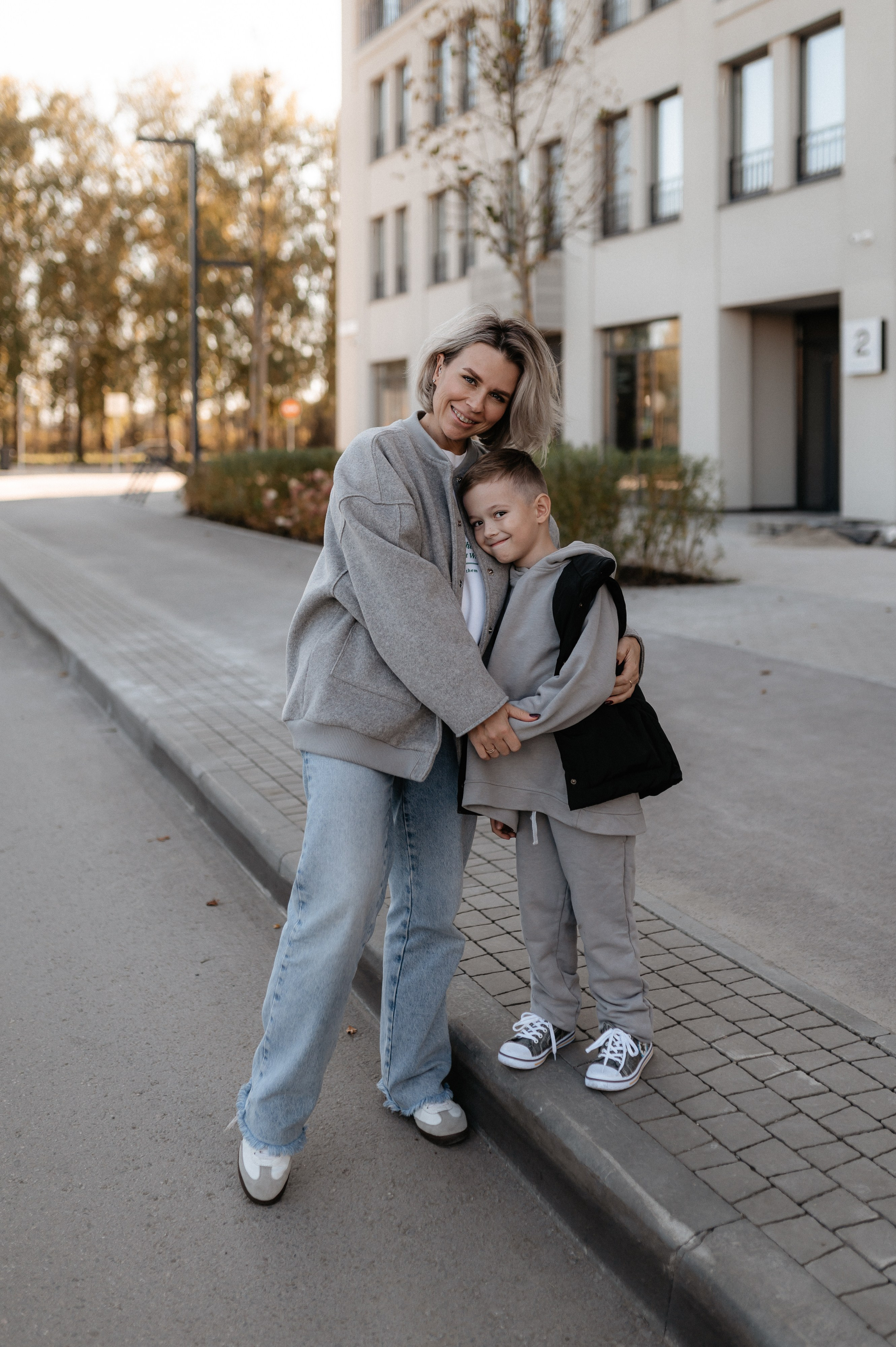 Городская прогулка мамы и сына. Главная