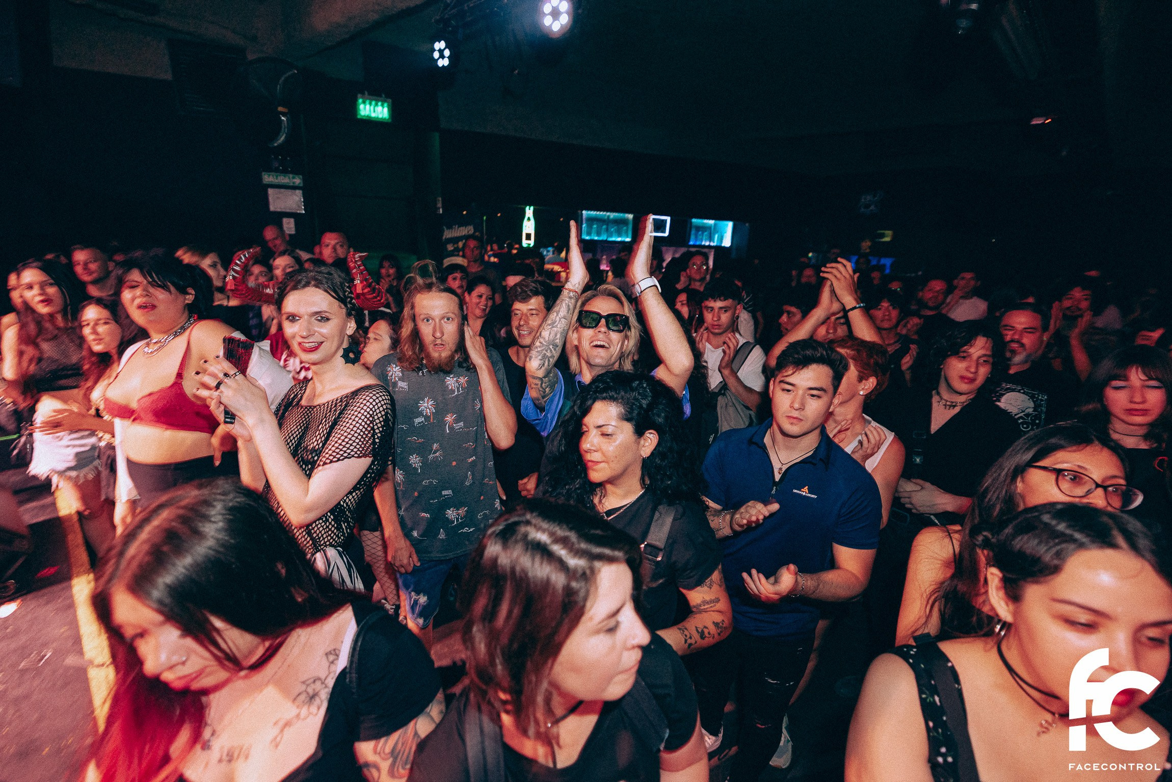 Sextape of Lovers & Granma. Face Control: Crónica social, anuncios de eventos y reportajes fotográficos